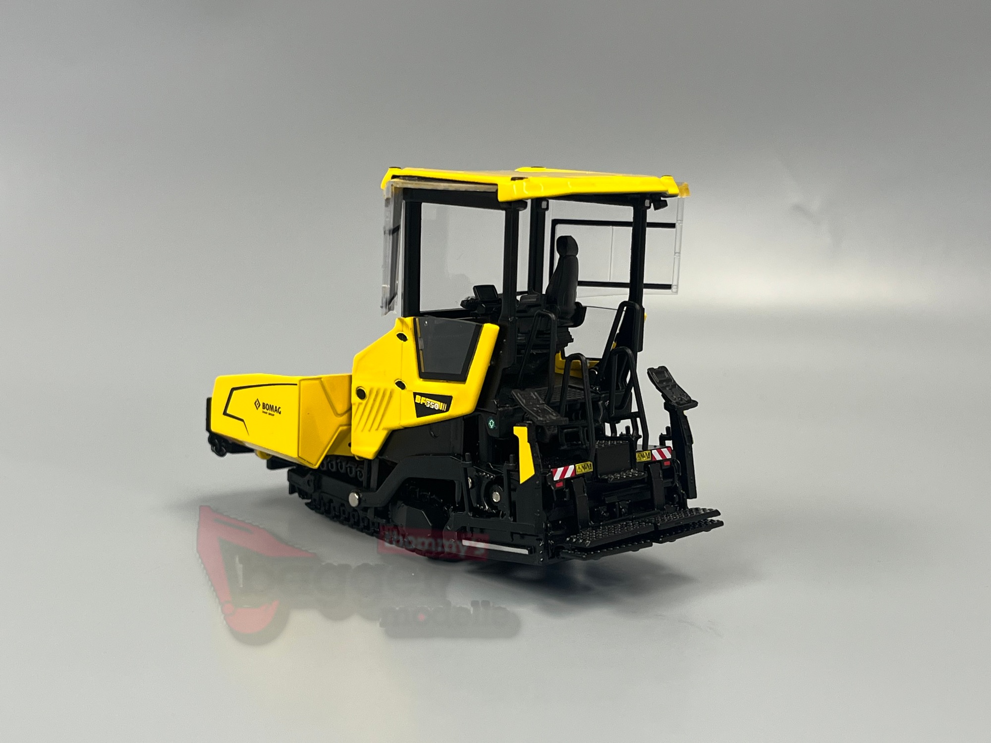 10141 - BOMAG BF 350 C-5 – Straßenfertiger