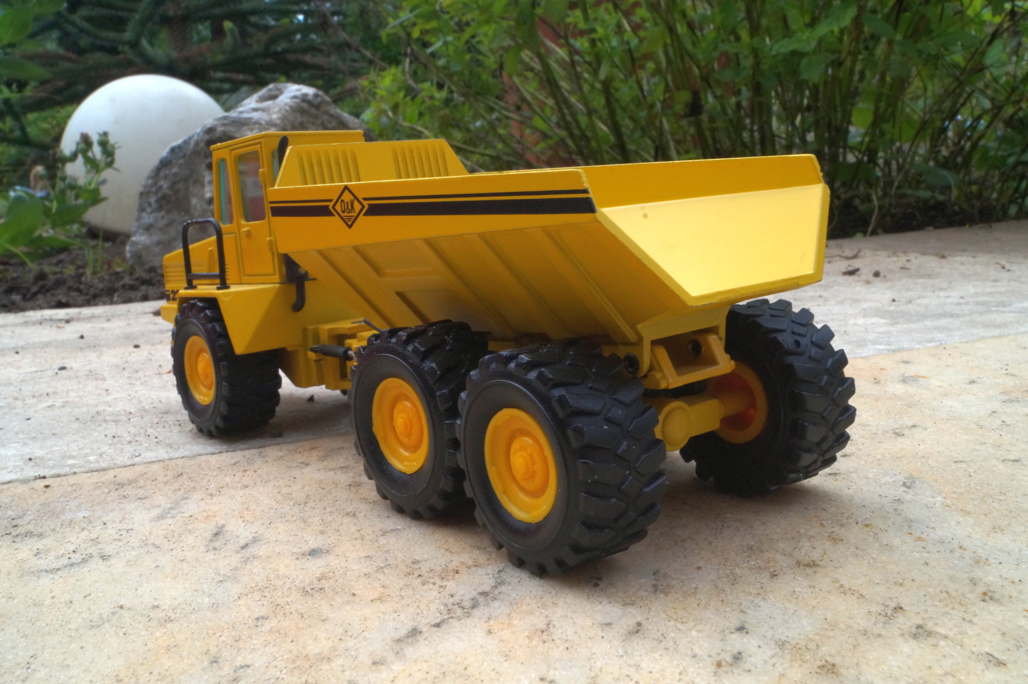 Rainer -Orenstein & Koppel -  O&K  D23.2 Knickgelenkter Muldenkipper  gelb