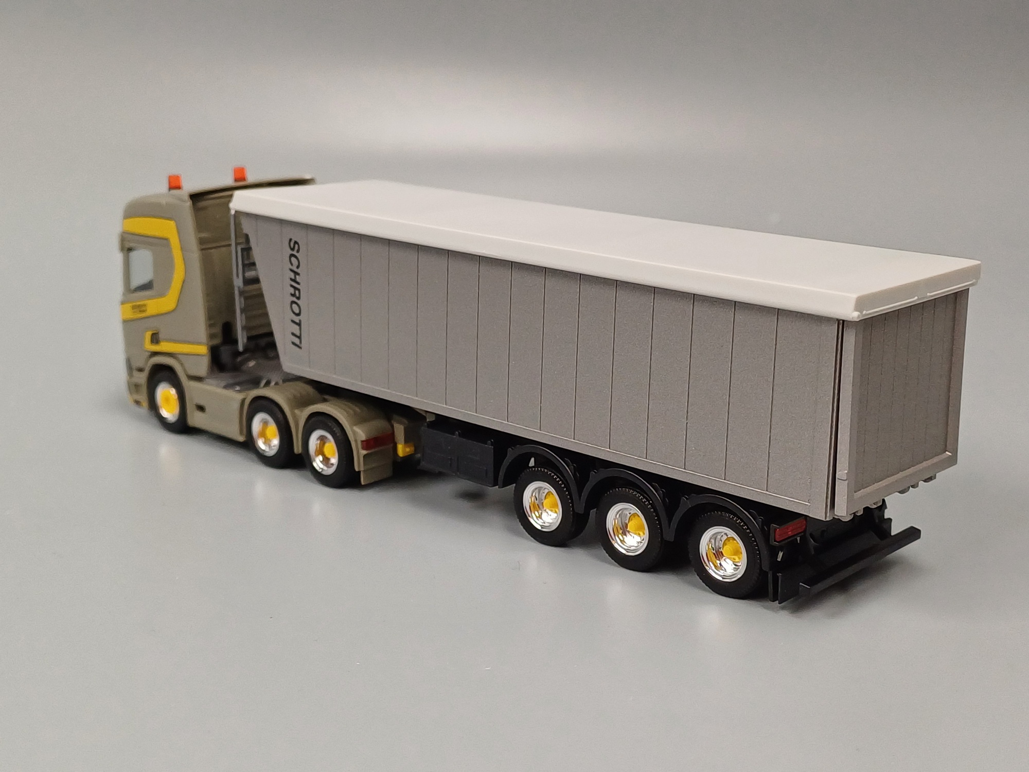 318471 - Herpa - Scania CR 20 HD Stöffelliner-Sattelzug "Dornbierer" CH