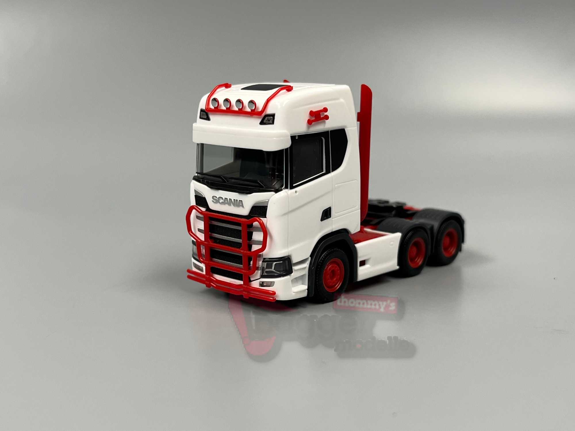 314053-6 - Herpa - Scania CS 20 HD Zugmaschine 3achs (6x4), weiß/rot