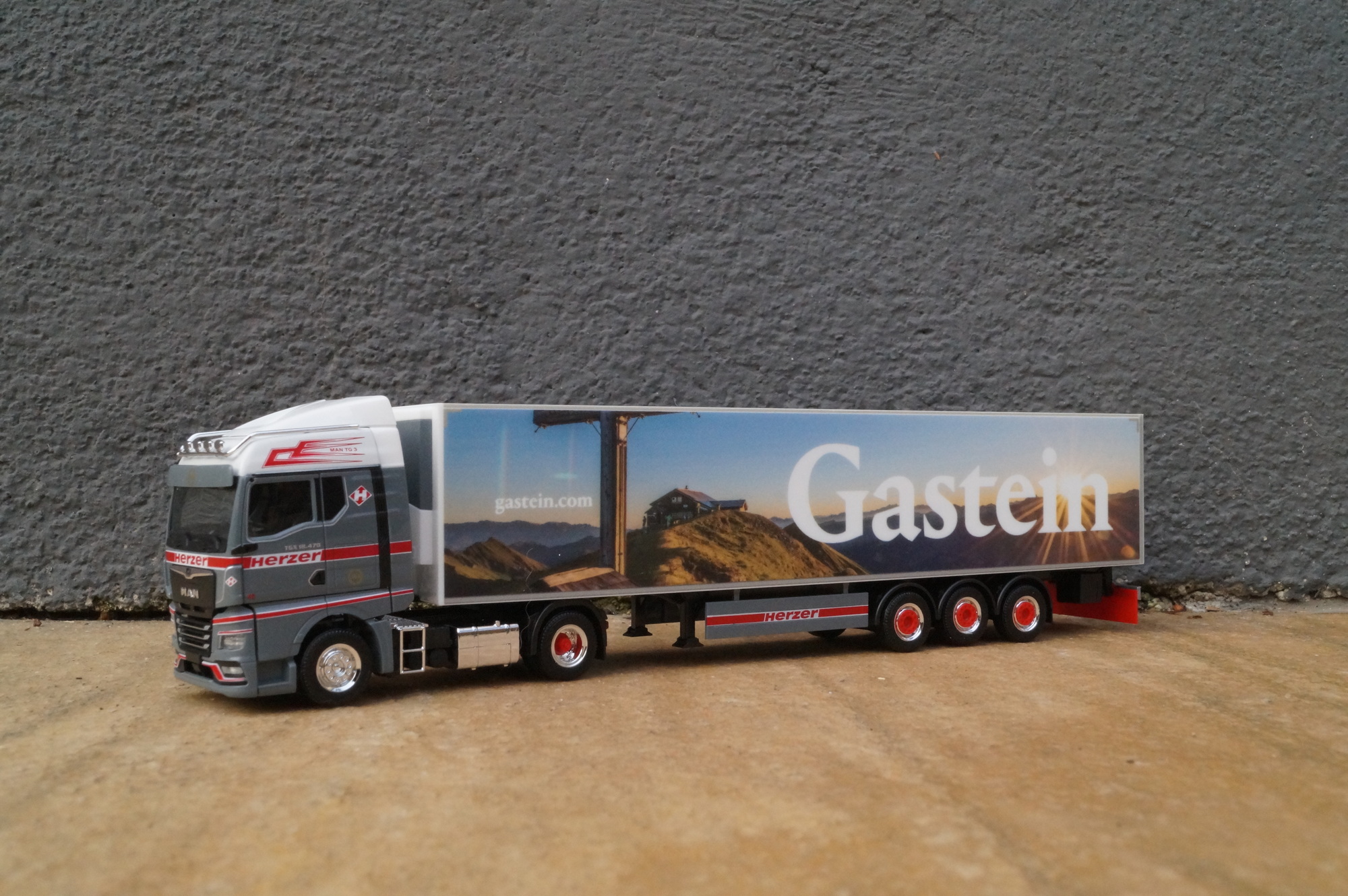 954822 - Herpa - MAN TGX GM Kühlkoffer Sattelzug " Herzer Gestein" AT