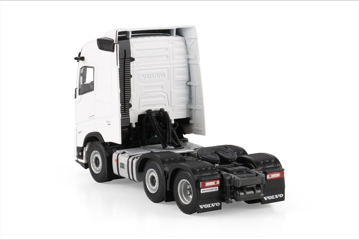 03-2058 - WSI - Volvo FH Aero Globetrotter 6x2 Zugmaschine - White Line -