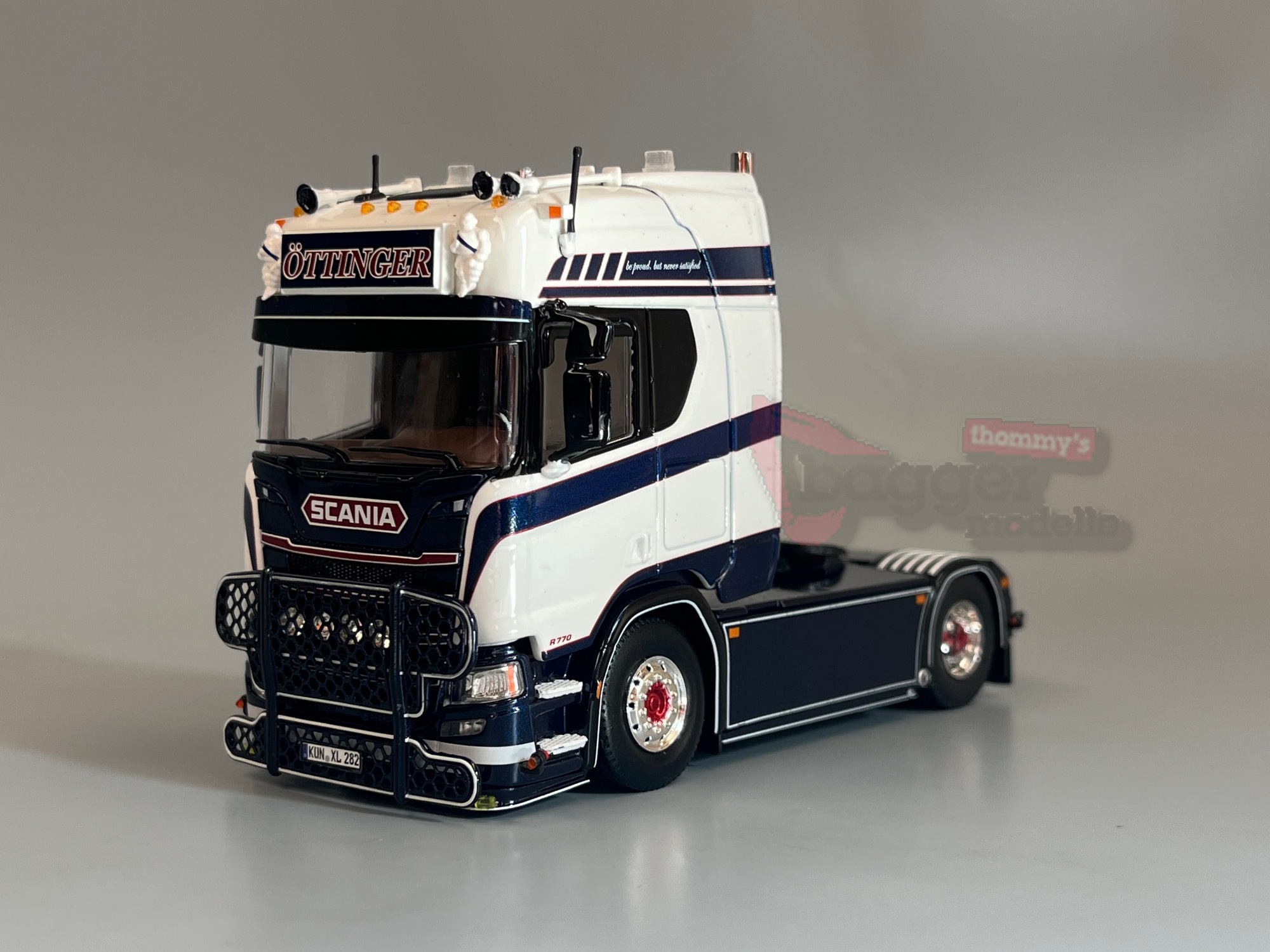89255 - Tekno - Scania NGR Highline 4x2 Zugmaschine "Oettinger"