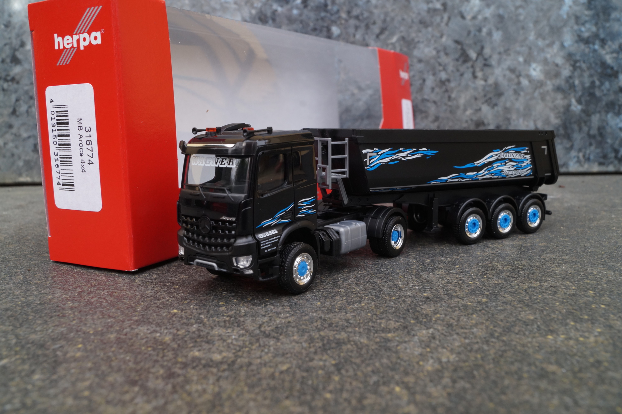 316774 - Herpa  - Mercedes-Benz Arocs Classicspace 4x4 Kipp-Sattelzug "Wagner Mitteleschenbach"