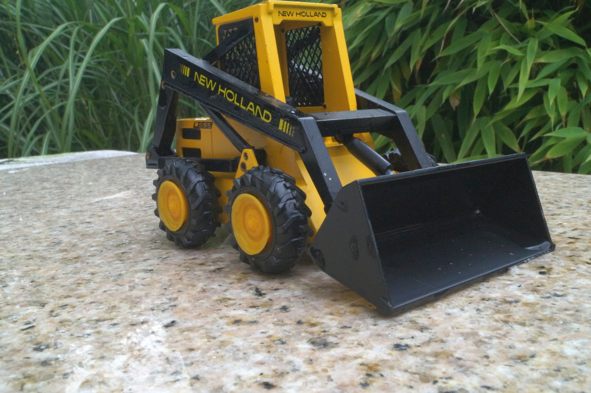 New Holland L555 Kompaktlader 1:25