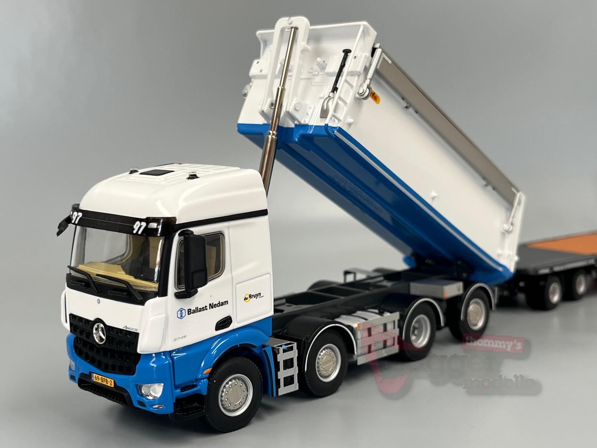 01-5155 - WSI - Mercedes-Benz Arocs MP4 8x2 Kipper mit 4achs Tiefladeranhänger - Ballast Nedam -