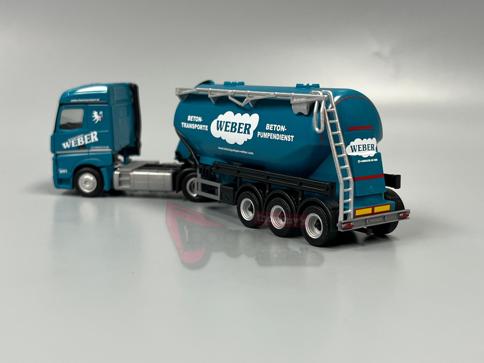 320351 - Herpa - Mercedes-Benz Actros '18 Streamspace Eutersilo-Sattelzug "Weber Betonpumpen" (Österreich