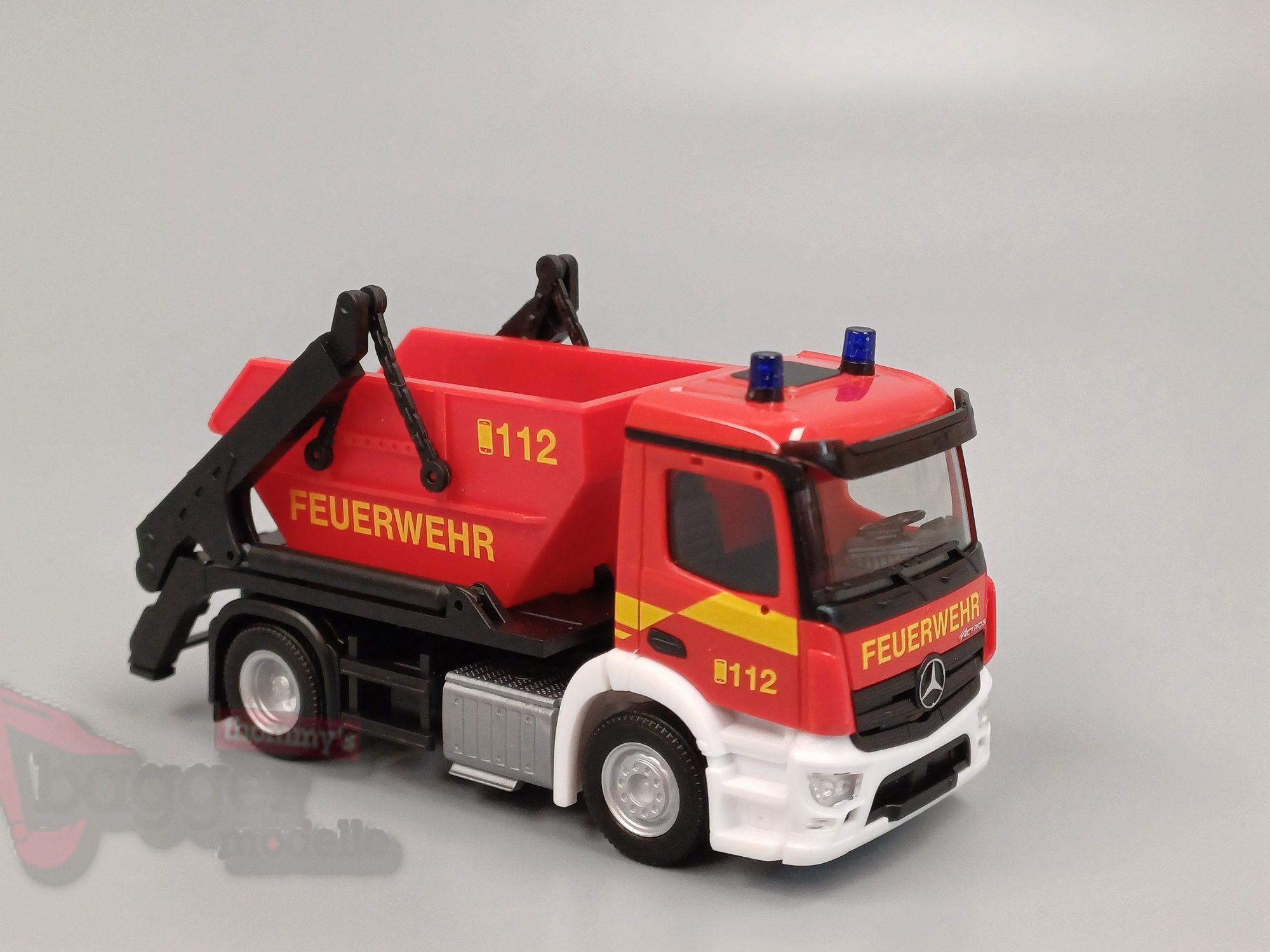 098250 - Herpa - Mercedes-Benz Actros S Absetzkipper AK12 "Feuerwehr"