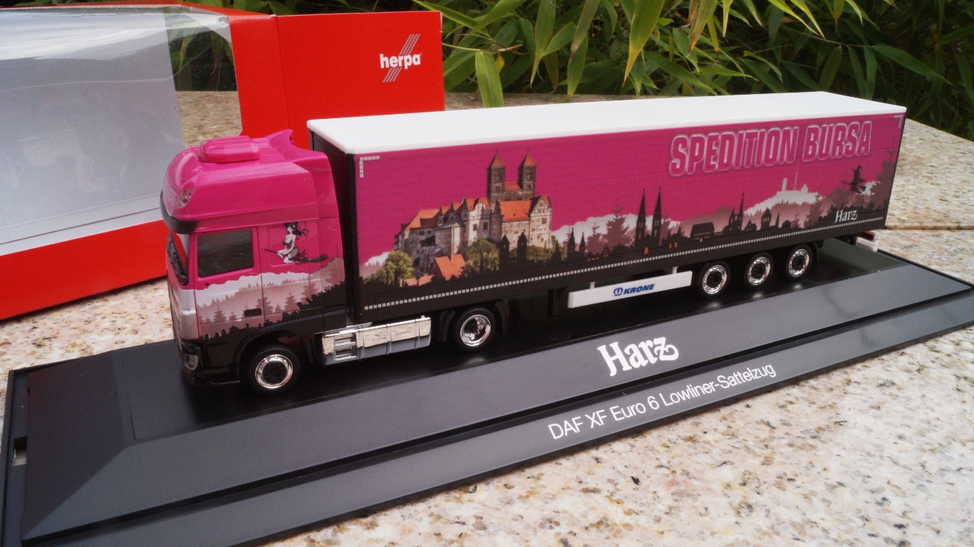 121682 - Herpa - DAF XF Euro 6 SSC Lowliner-Sattelzug "Bursa"