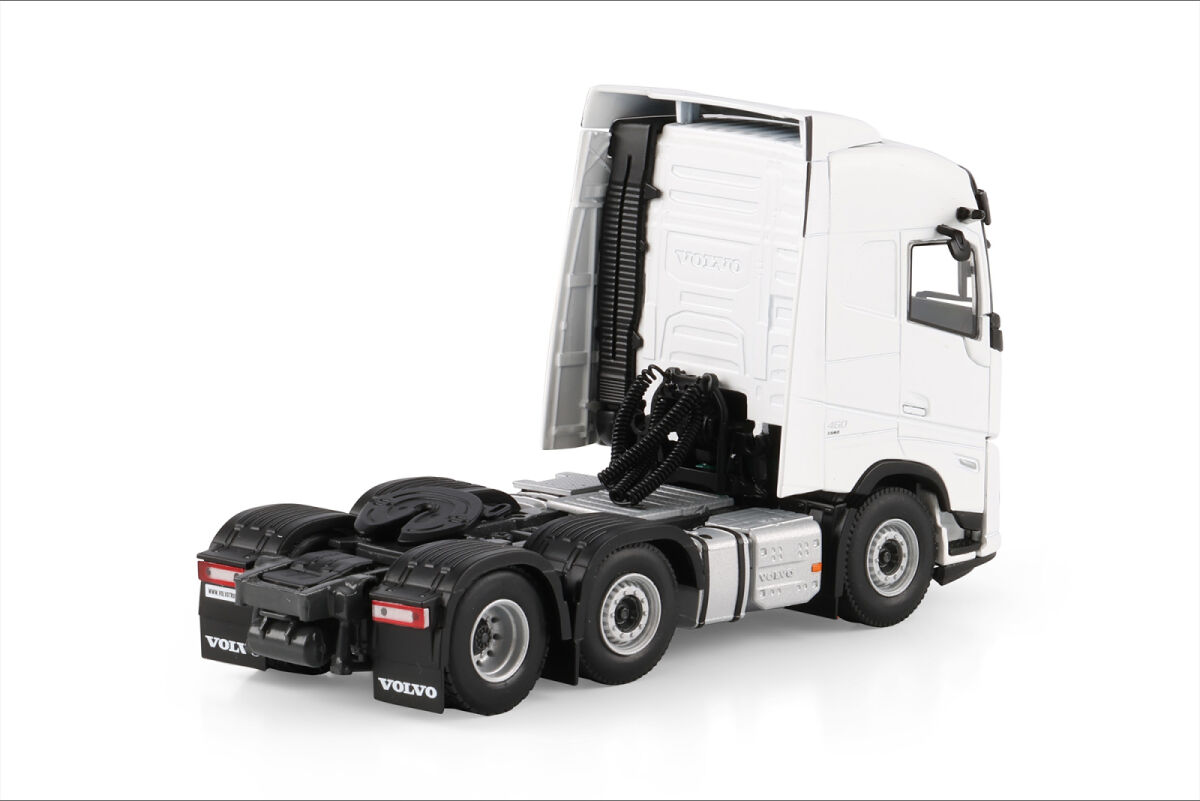 03-2058 - WSI - Volvo FH Aero Globetrotter 6x2 Zugmaschine - White Line -