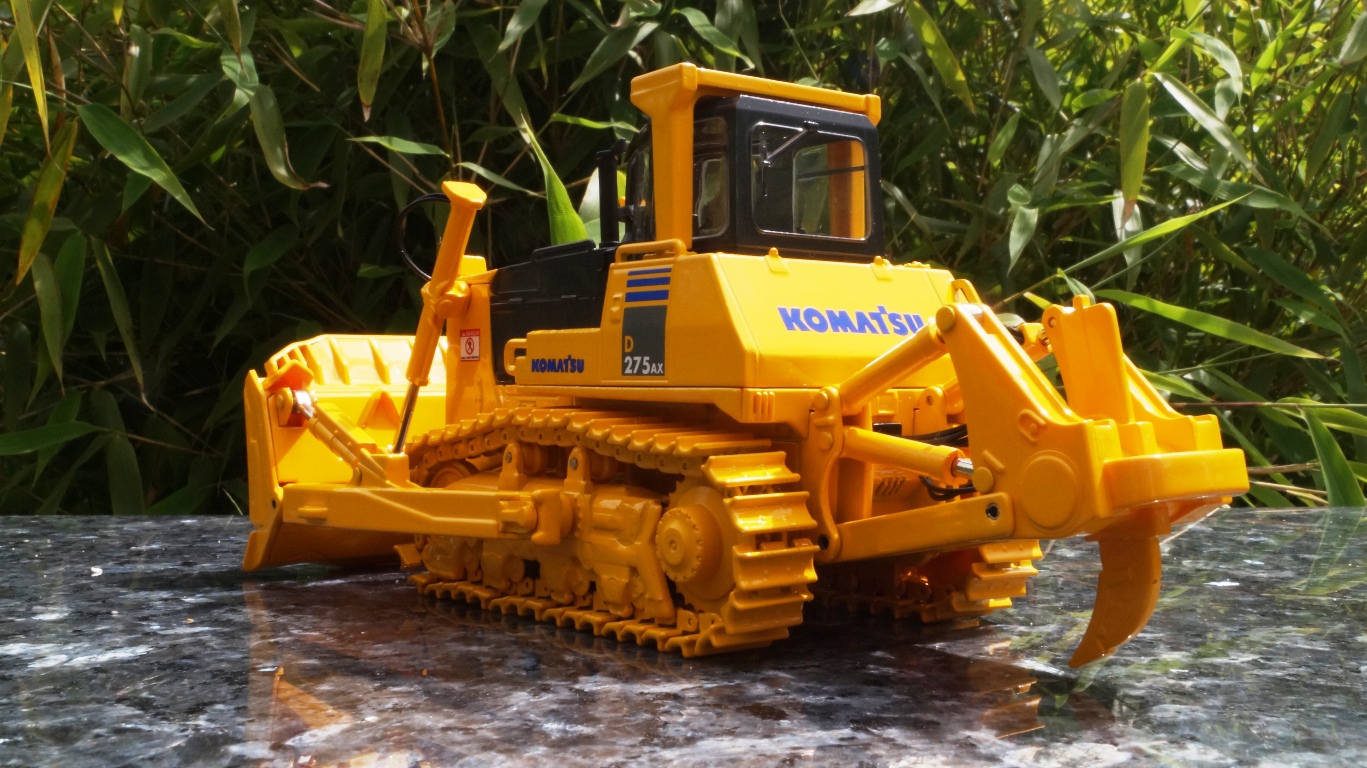 503341 - First Gear - Komatsu Raupe D275AX-5 mit Sigma-Schild und Aufreisser
