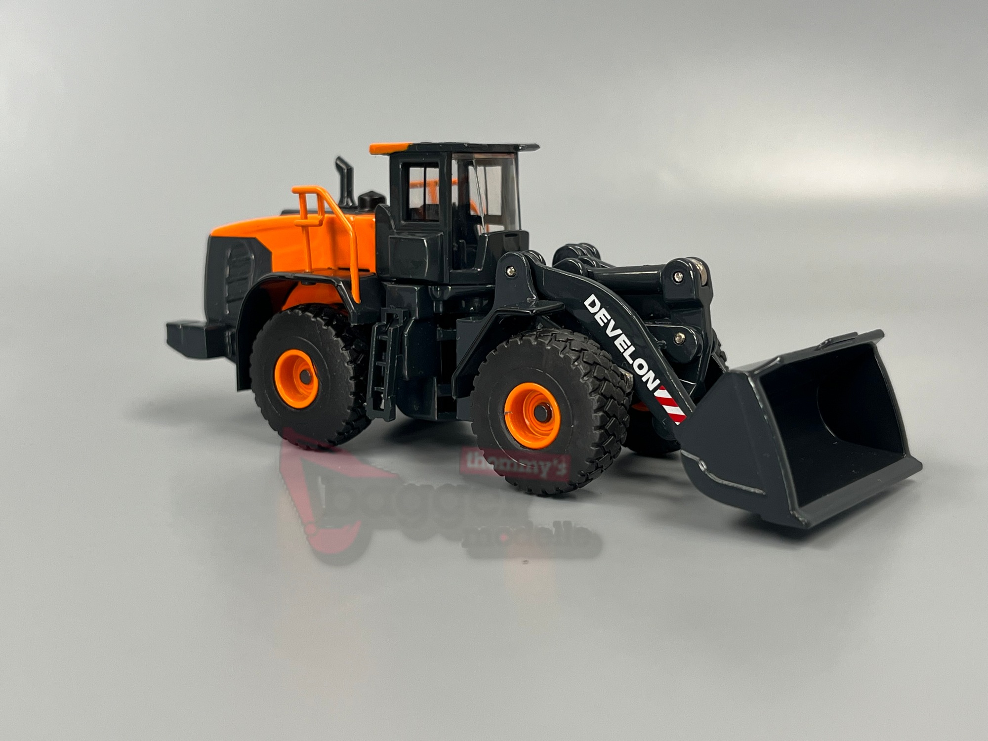16-1033 - IMC - Develon DL420 Radlader