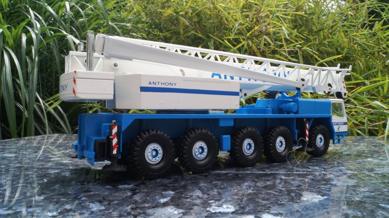 2085 - Conrad - Liebherr LTM 1090 5achs Mobilkran "Anthony"