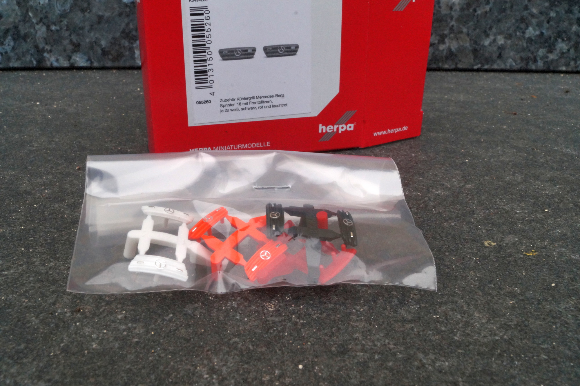 055260 - Herpa -Zubehör Kühlergrill Mercedes-Benz Sprinter ‘18 mit Frontblitzern,