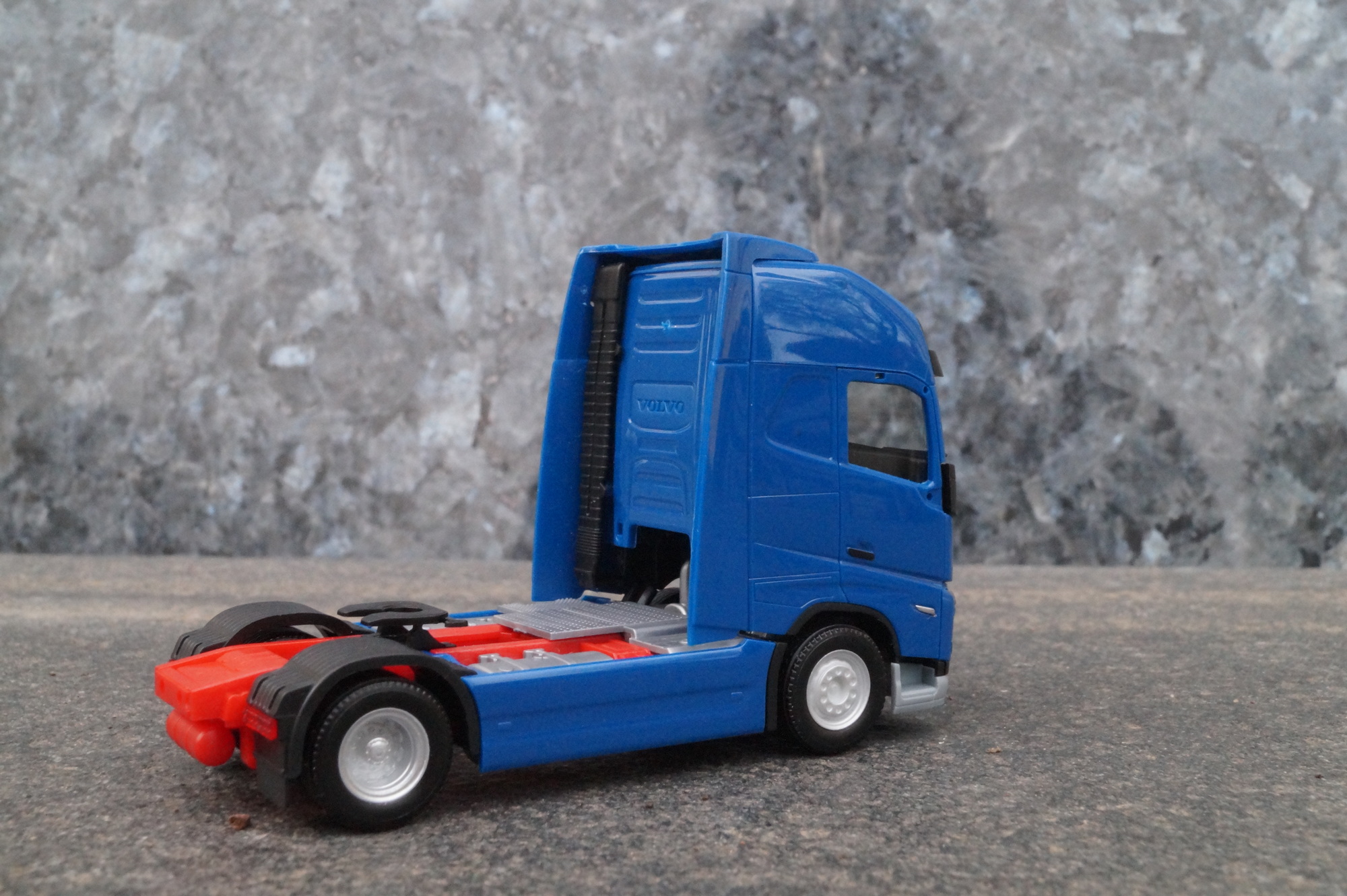 313377 -3 - Herpa  - Volvo FH Gl. XL 2020 Zugmaschine erweiterte Ausstattung, blau