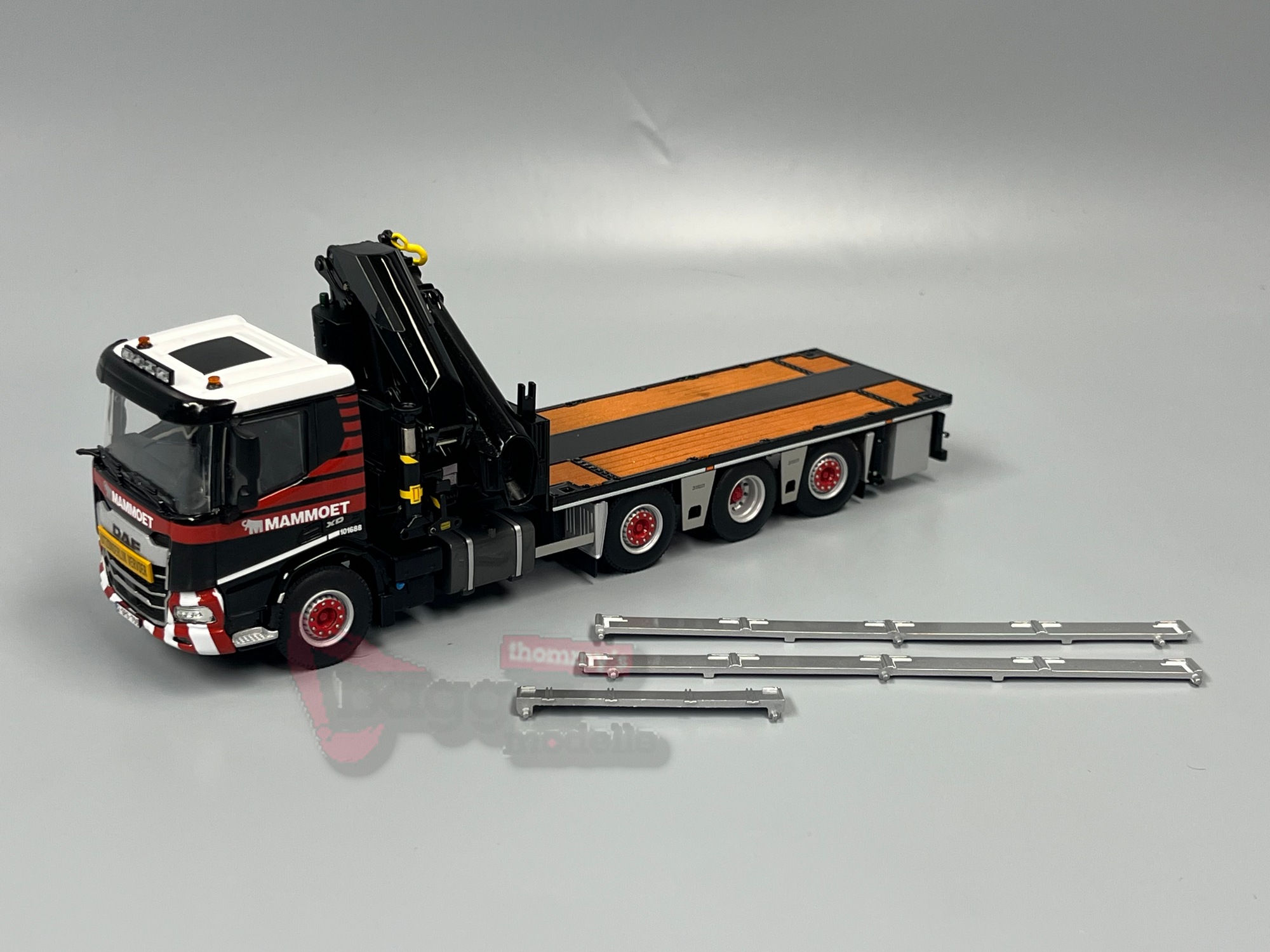 410335 - WSI - DAF XD 8x2 mit 4achs Pritsche und Ladekran - Mammoet