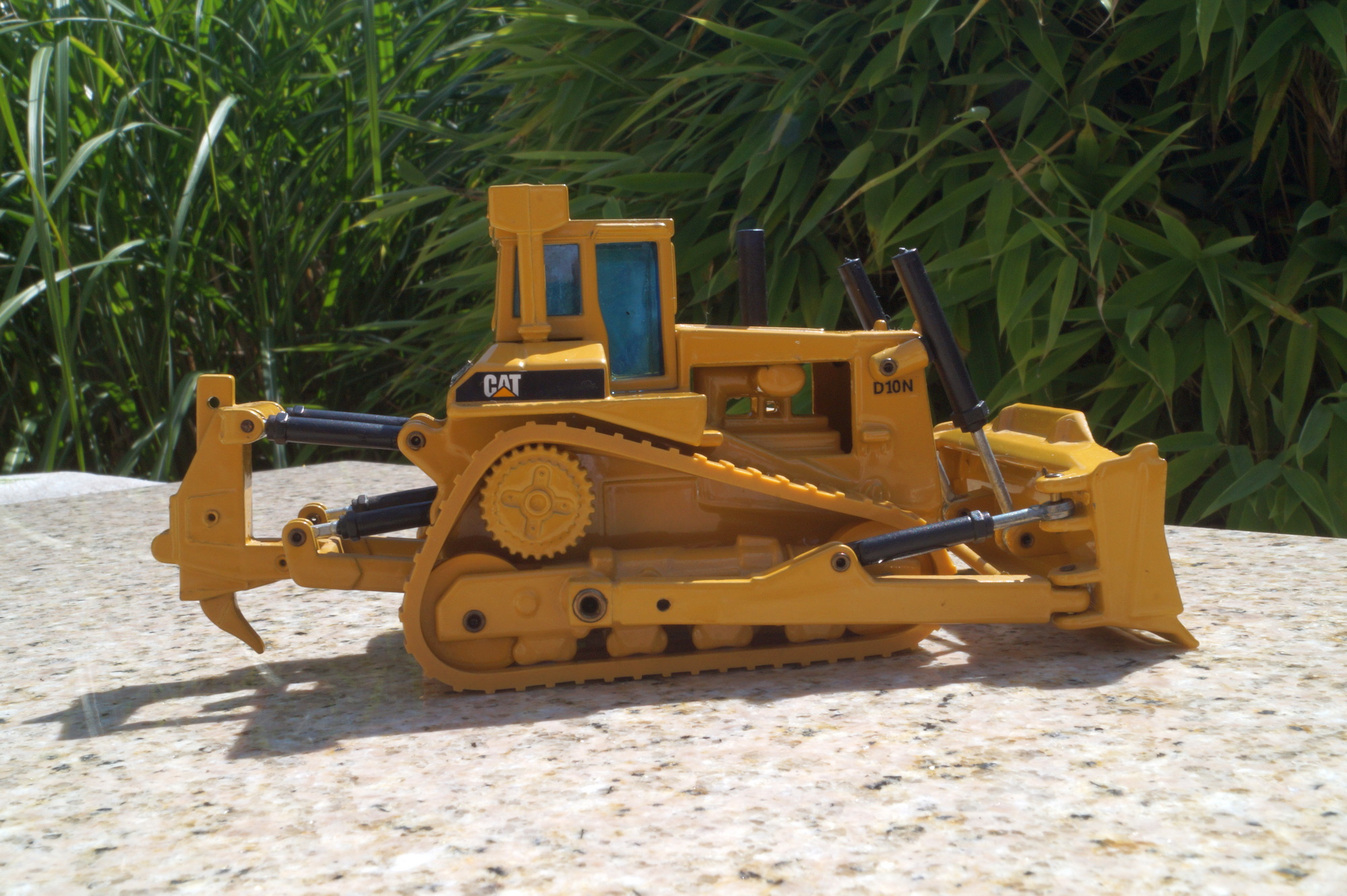 CAT D10N  Planierraupe mit Aufreißer