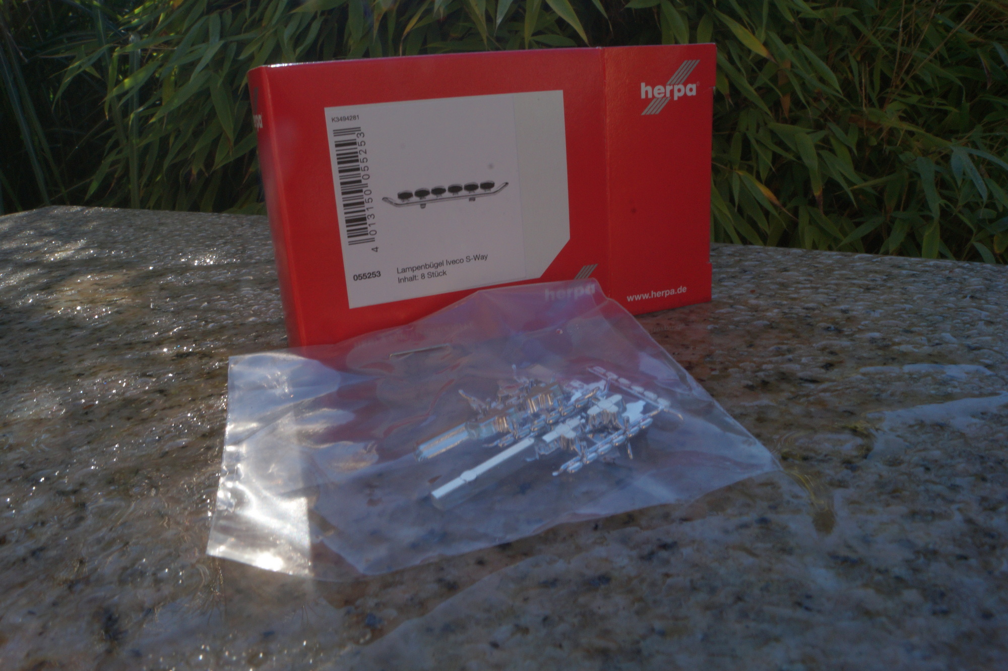 055253 -Herpa - Zubehör Lampenbügel Iveco S-Way 8 Stück