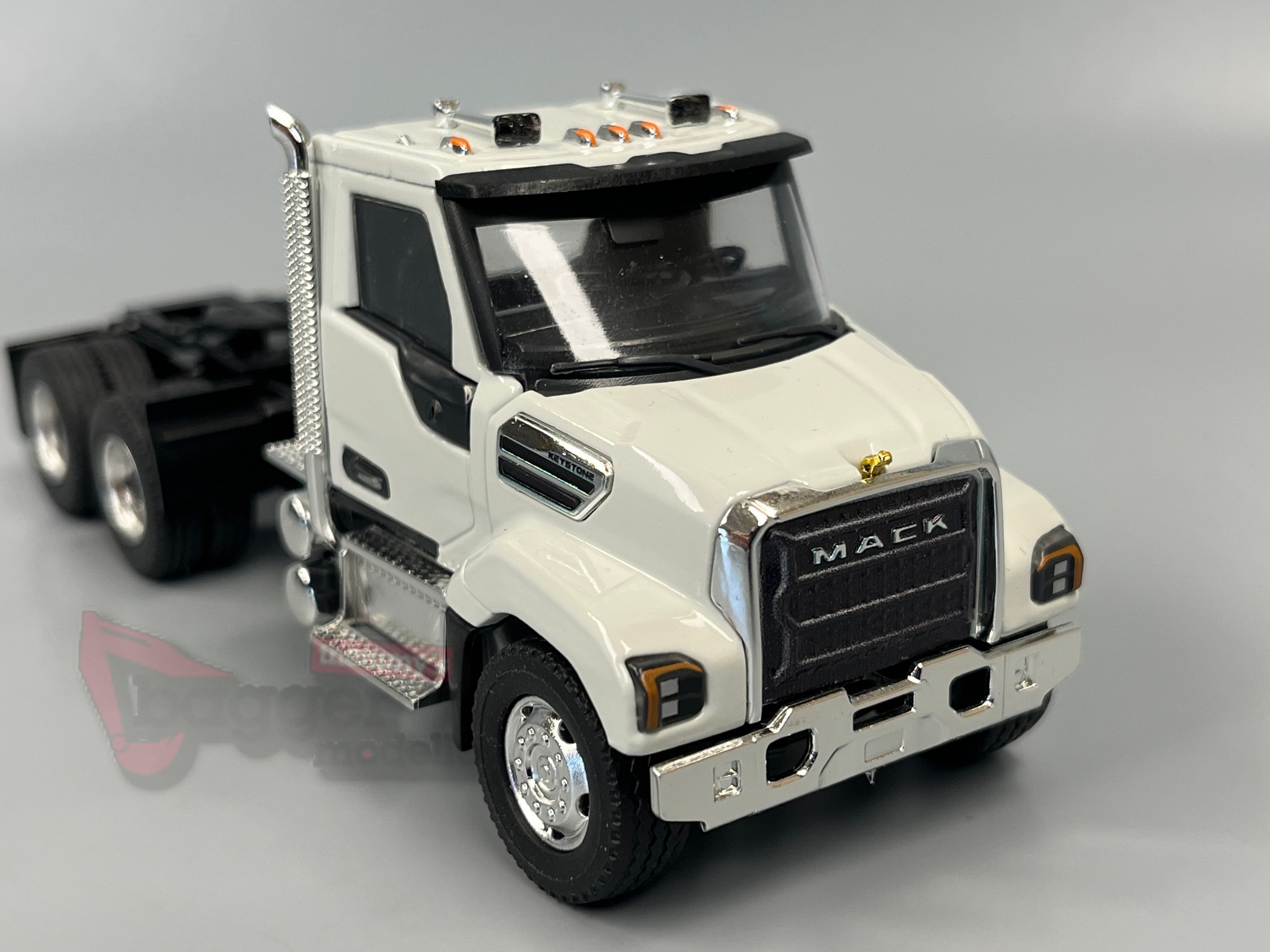 86005 - Conrad - MACK Keystone Day Cab Zugmaschine weiss