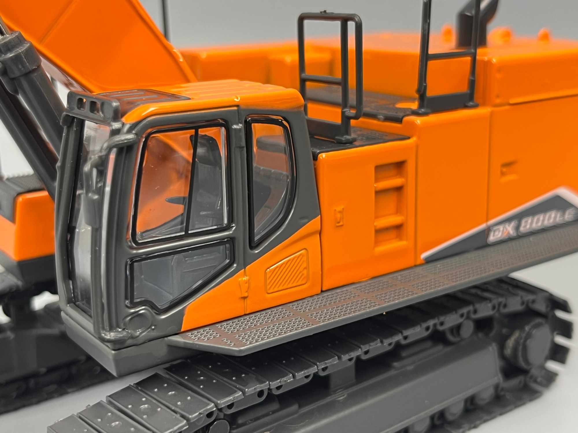 16-1042 -IMC - Develon DX 800LC Kettenbagger