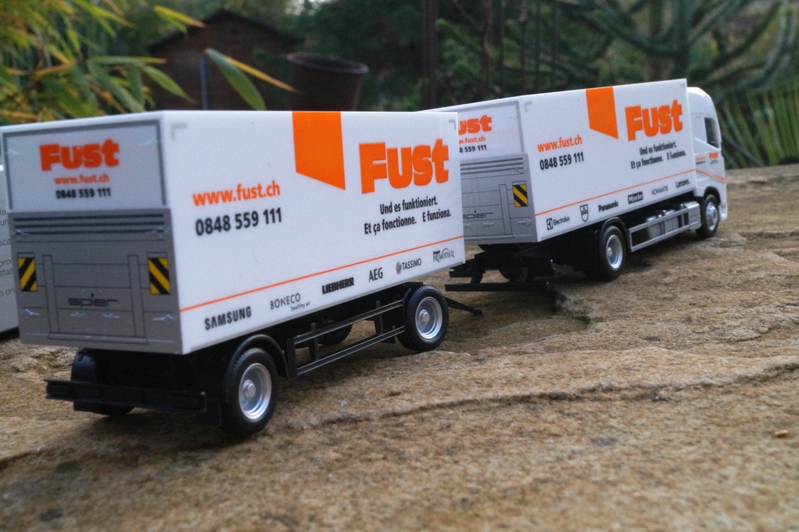 930062 -Herpa - Volvo FH Globetrotter Koffer-Hängerzug "Fust" CH