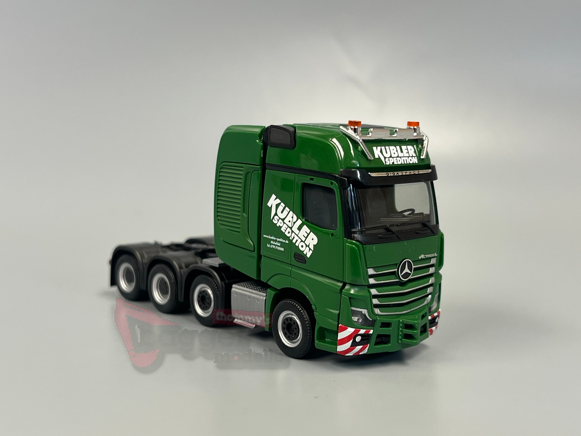 321327 - Herpa - Mercedes-Benz Actros L Gigaspace Schwerlastzugmaschine 4achs "Kübler"
