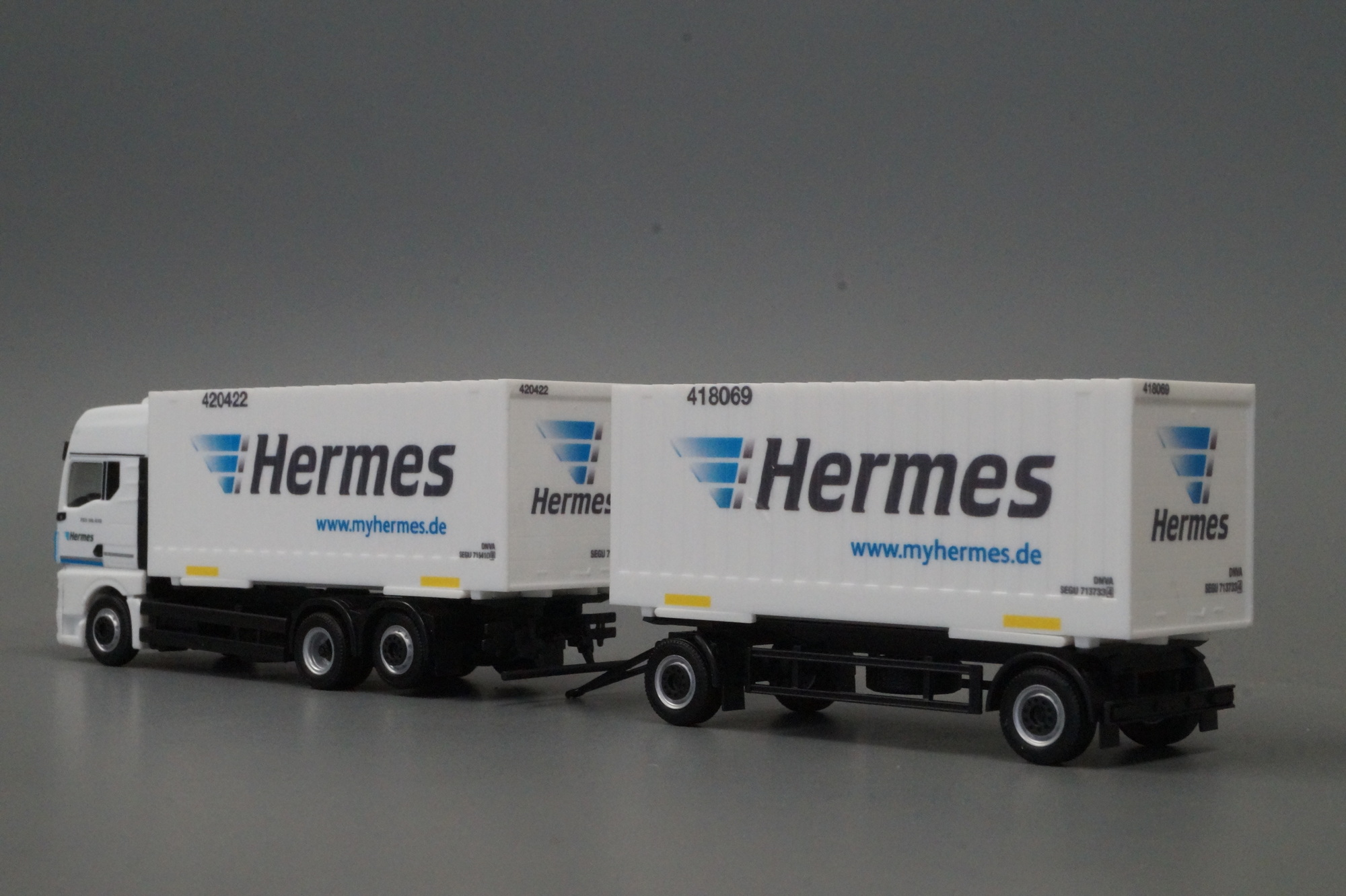 317658 - Herpa - MAN TGX GX Wechselkoffer-Hängerzug "Hermes"