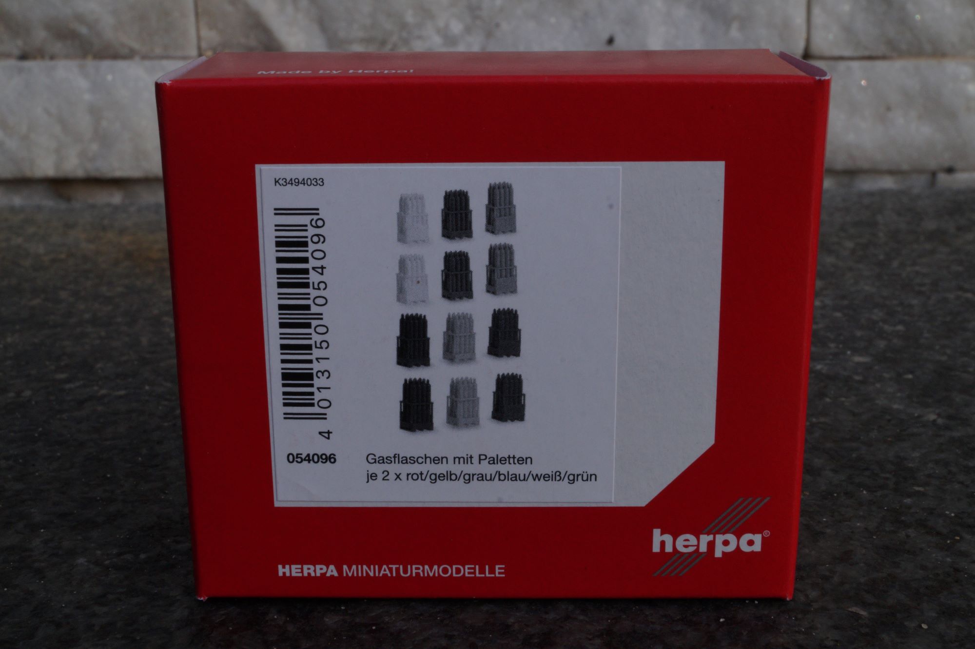 054096-Herpa - Zubehör -  Gasflaschen mit Paletten, je 2x rot, gelb, grau, blau, weiß und grün