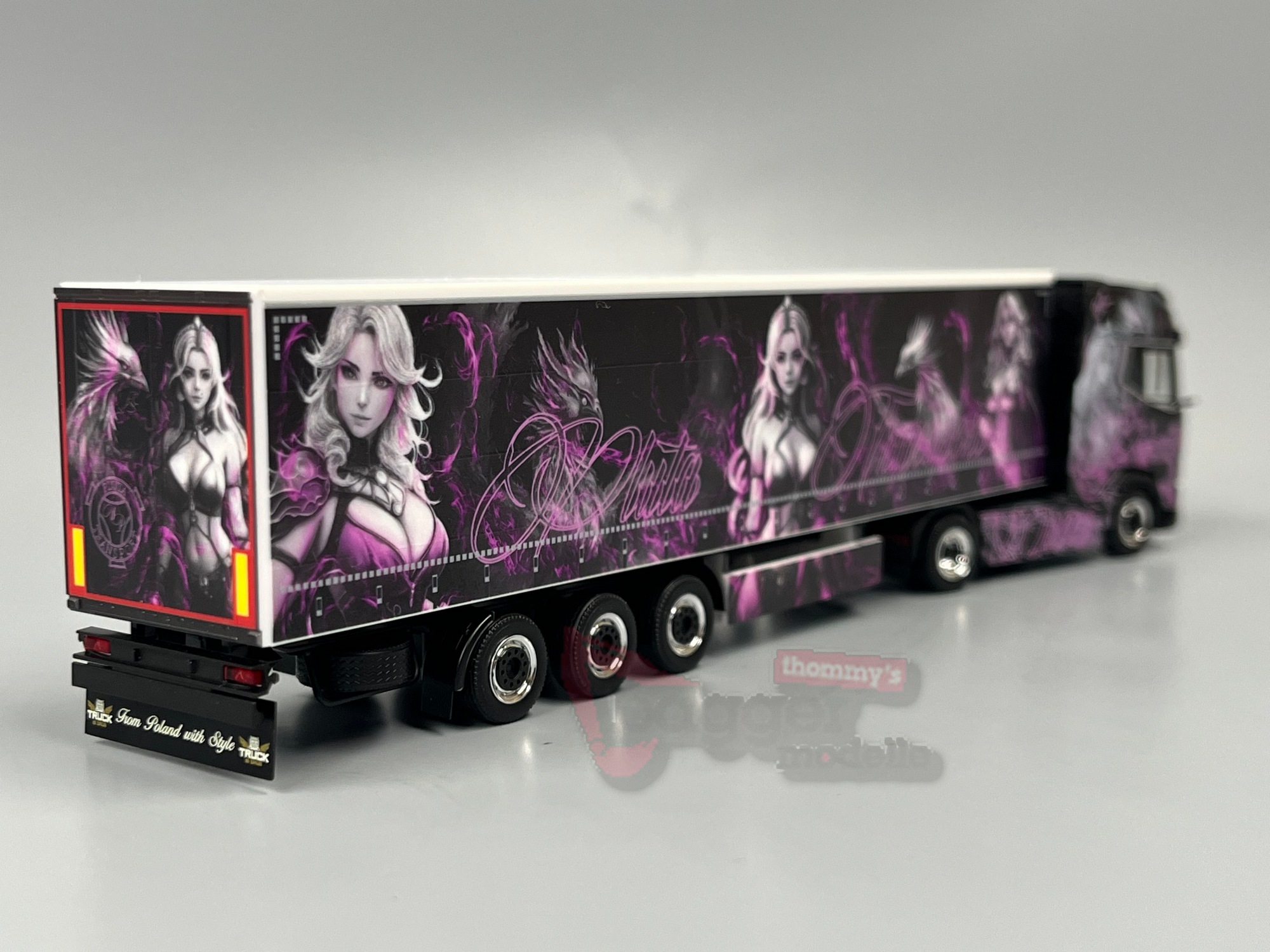 320979 - Herpa - DAF XG+ Gardinenplanen-Sattelzug "Pluta/Phoenix Queen" (Polen