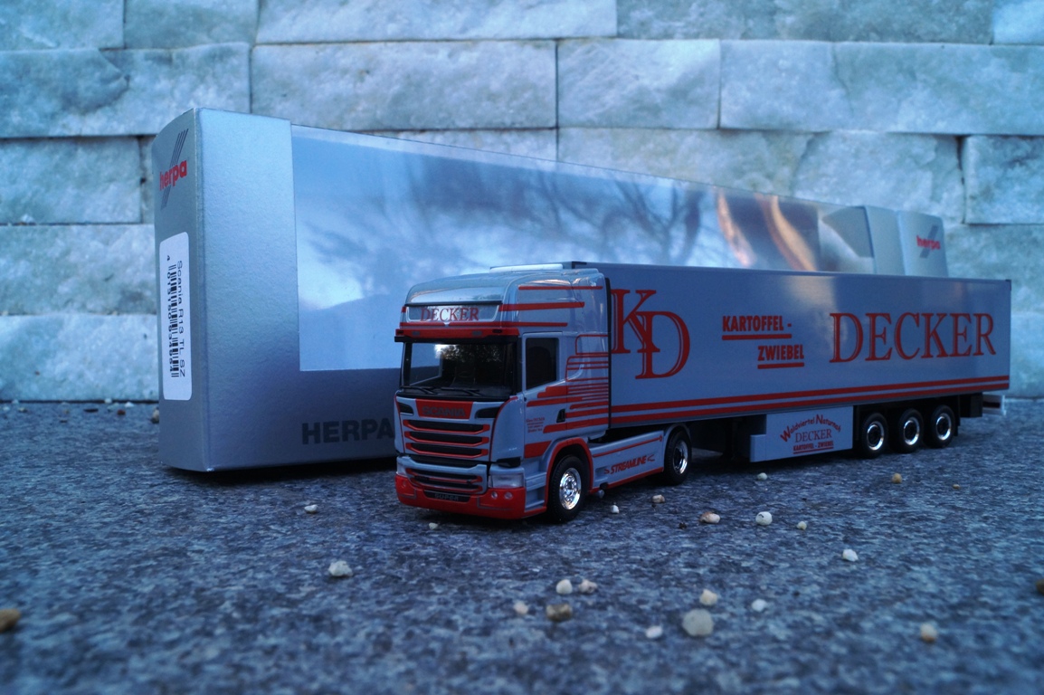 934954 - Herpa - Scania R13 Topline Kühlkoffer Sattelzug "Decker" AT"