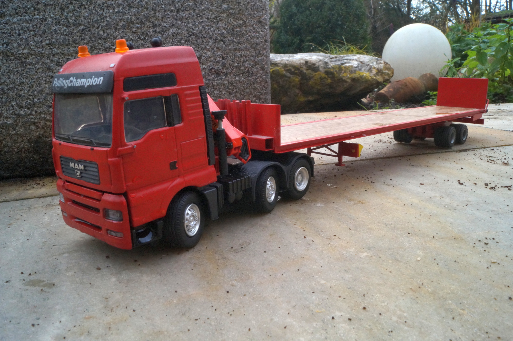 MAN Pulling Champion 3achs mit 2achs Ballastauflieger und Palfingerkran