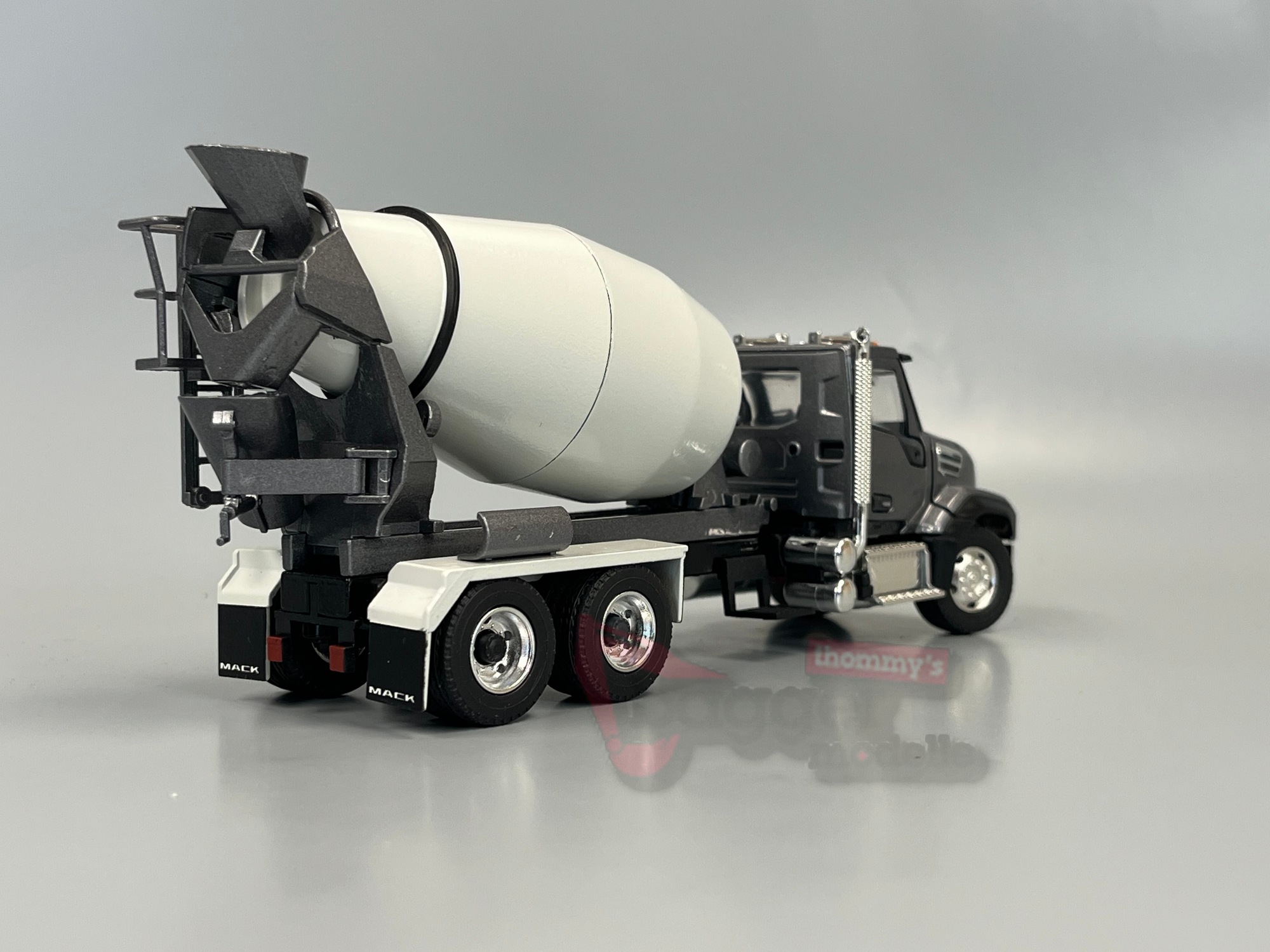 86268 - Conrad  - Mack Granite mit Fahrmischer
