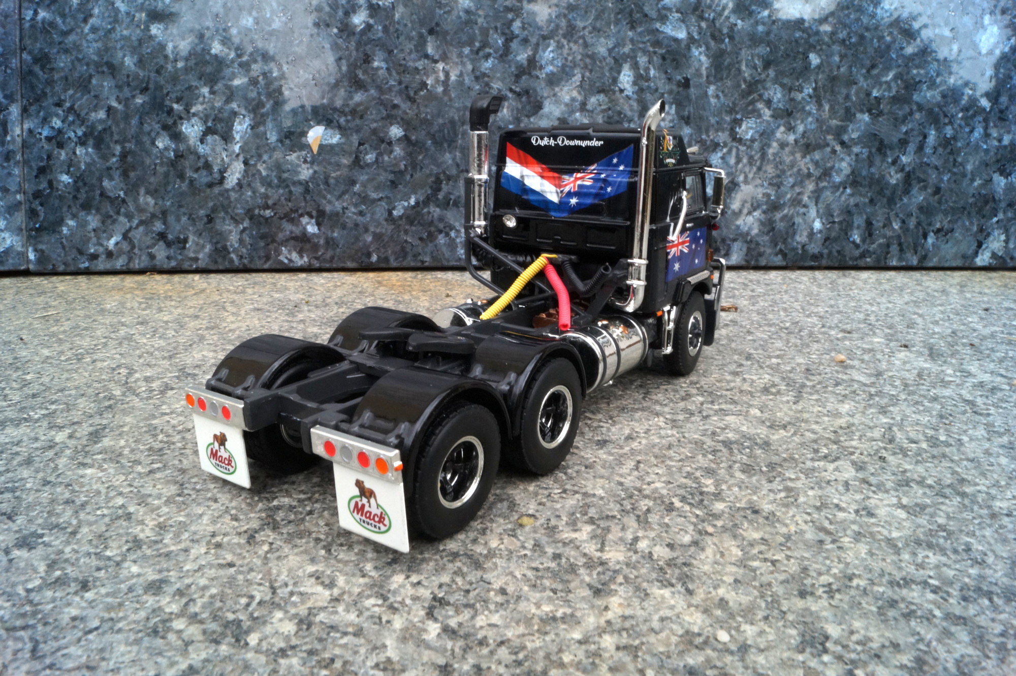 02-2457 - Drake MACK F700 6x4 Zugmaschine Rechtslenker "Premium Line"