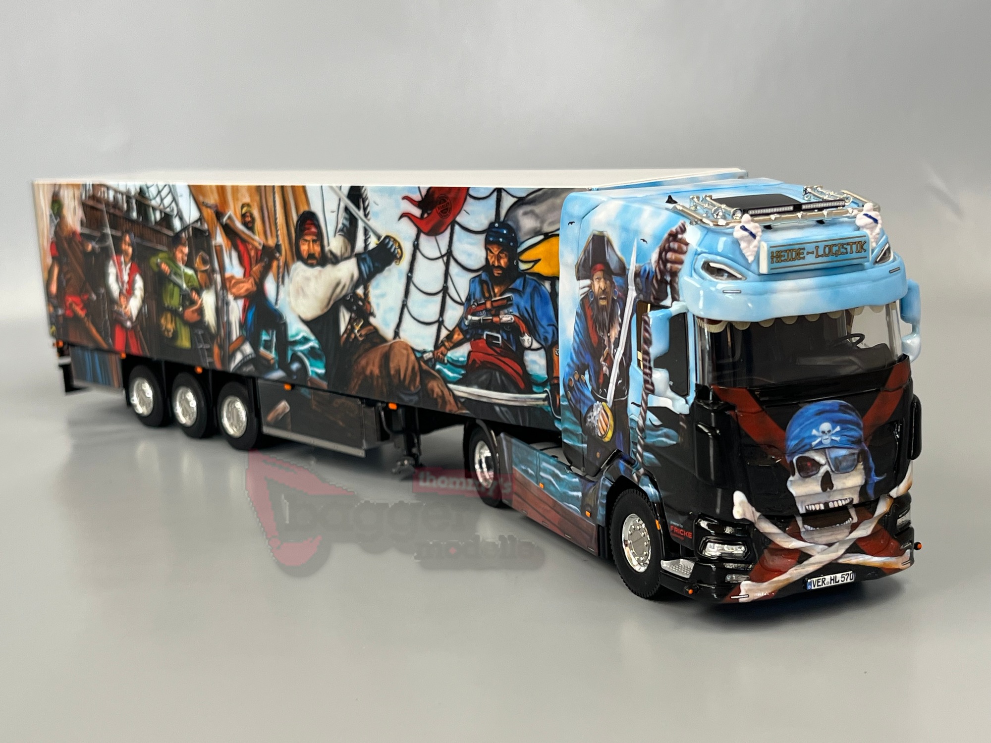 01-4840 - WSI - DAF XG+ 4x2 mit Kühlkofferauflieger - Heide Logistik / Piraten -