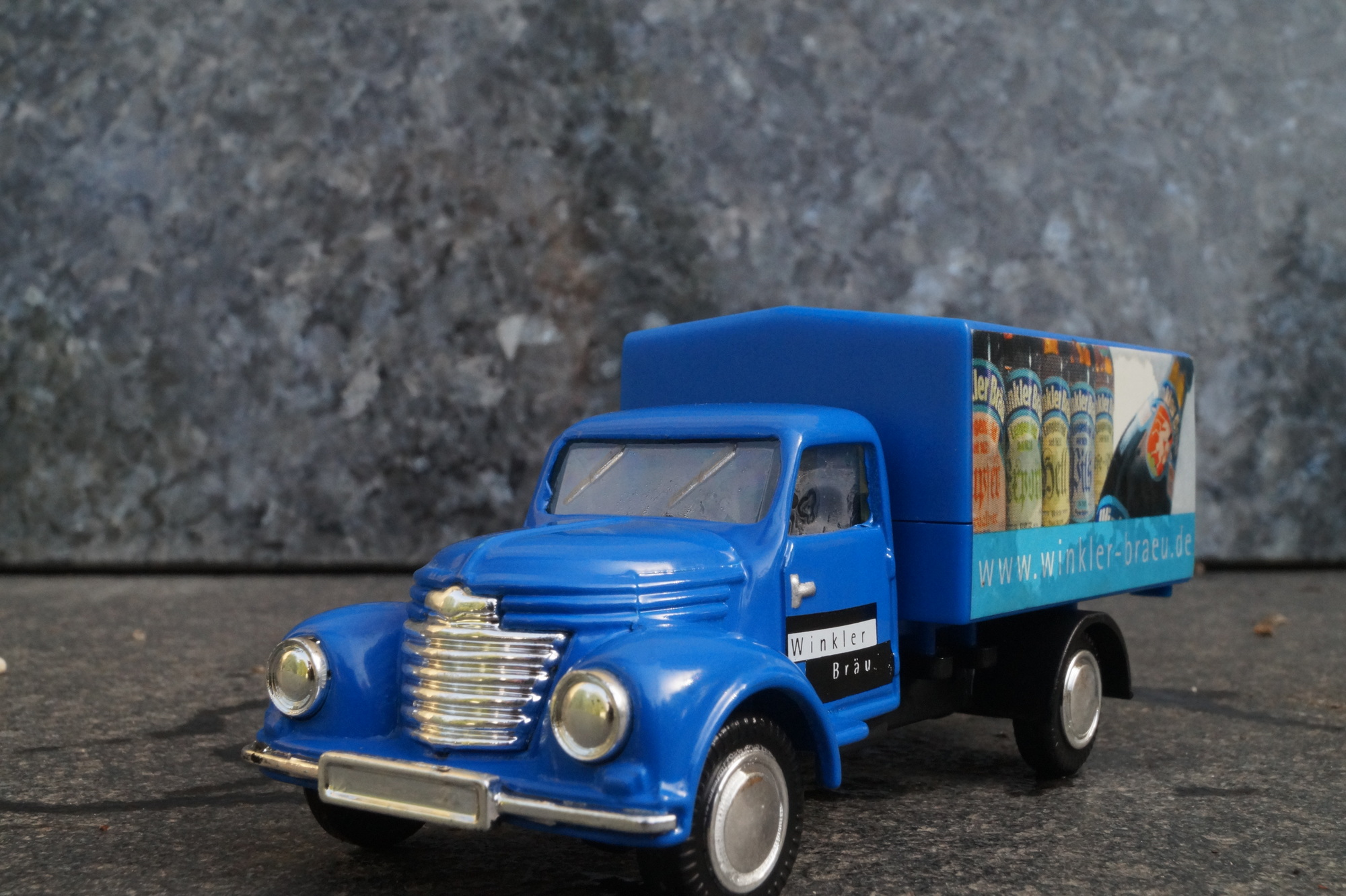 Ford Auto mit Kasten " Winkler Bräu