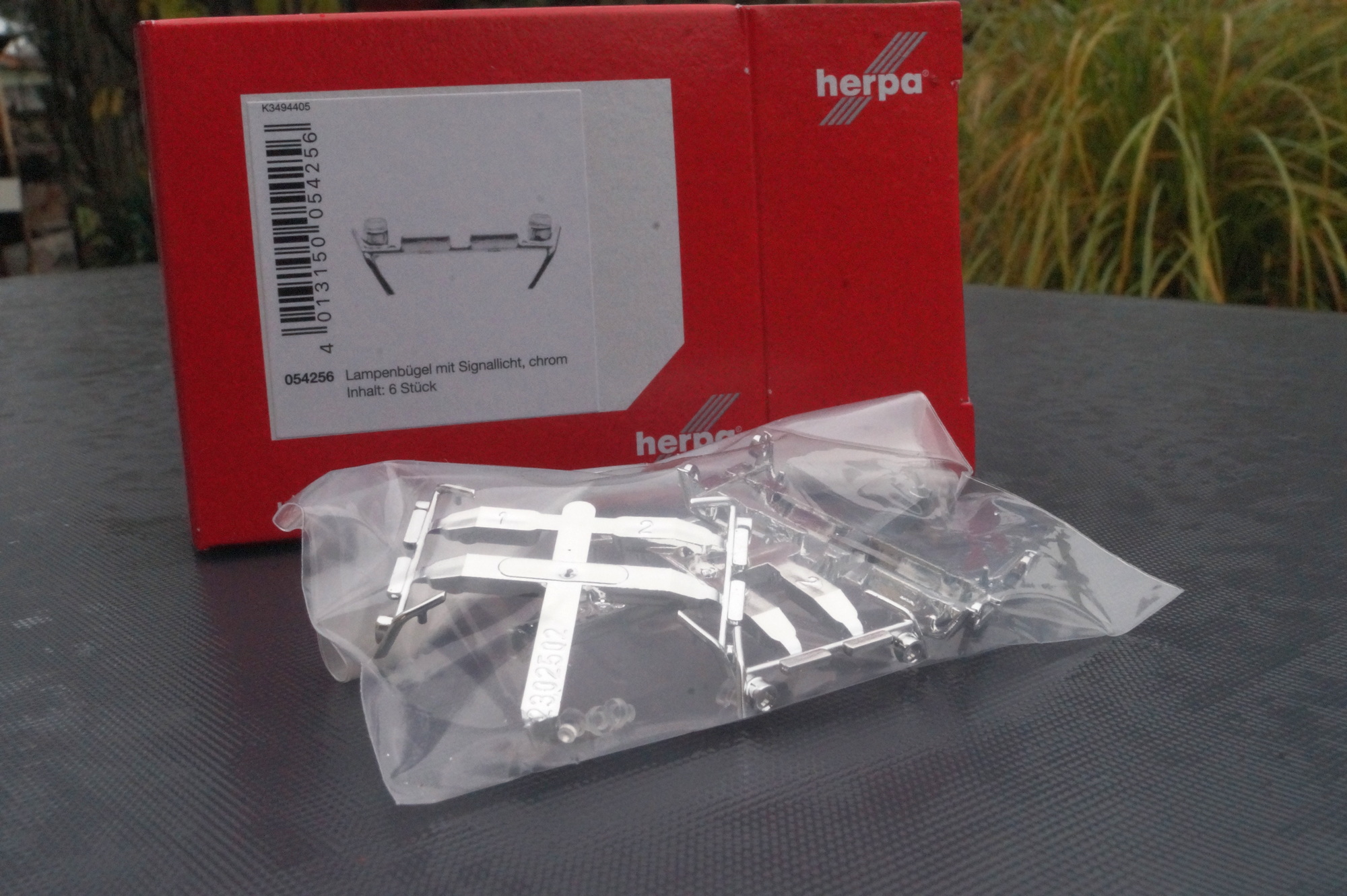 054256 - Herpa -Zubehör Lampenbügel chrom mit Signallichtern (6 Stück)