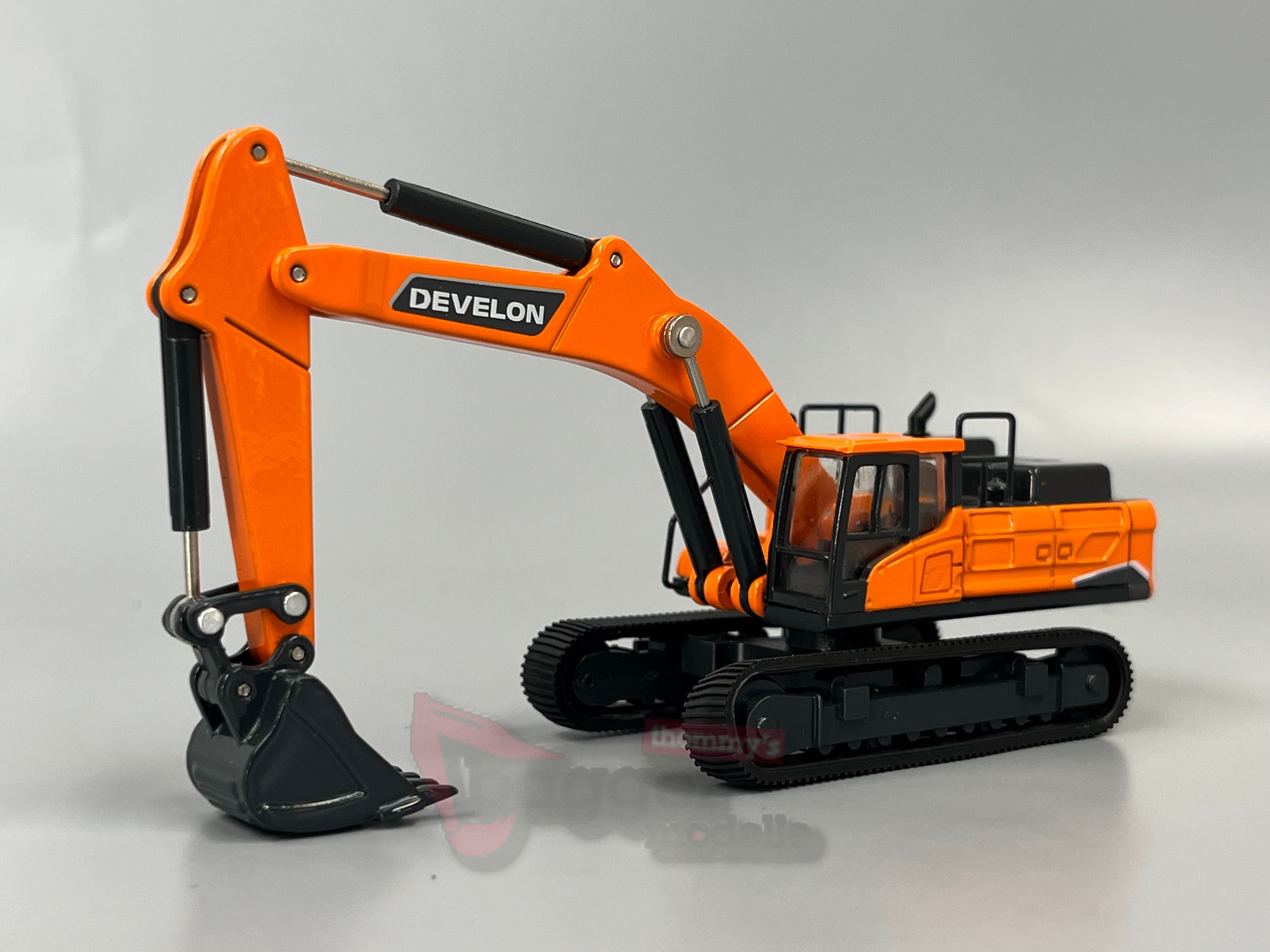 16-1032 - IMC - Develon DX380 Kettenbagger