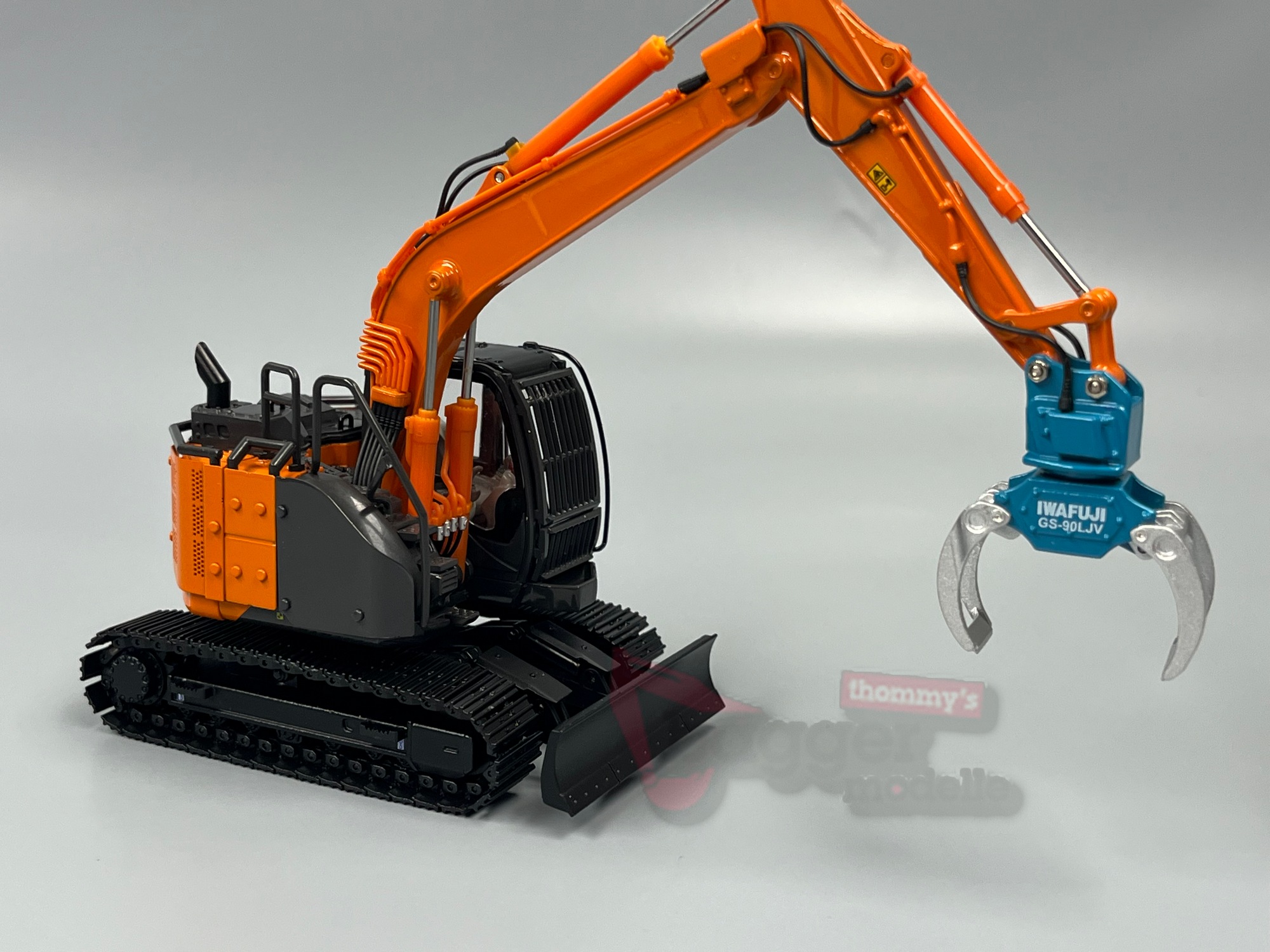 30147-2 -Replicars - HITACHI Kurzheck-Bagger ZX135US-6 mit Holzzange