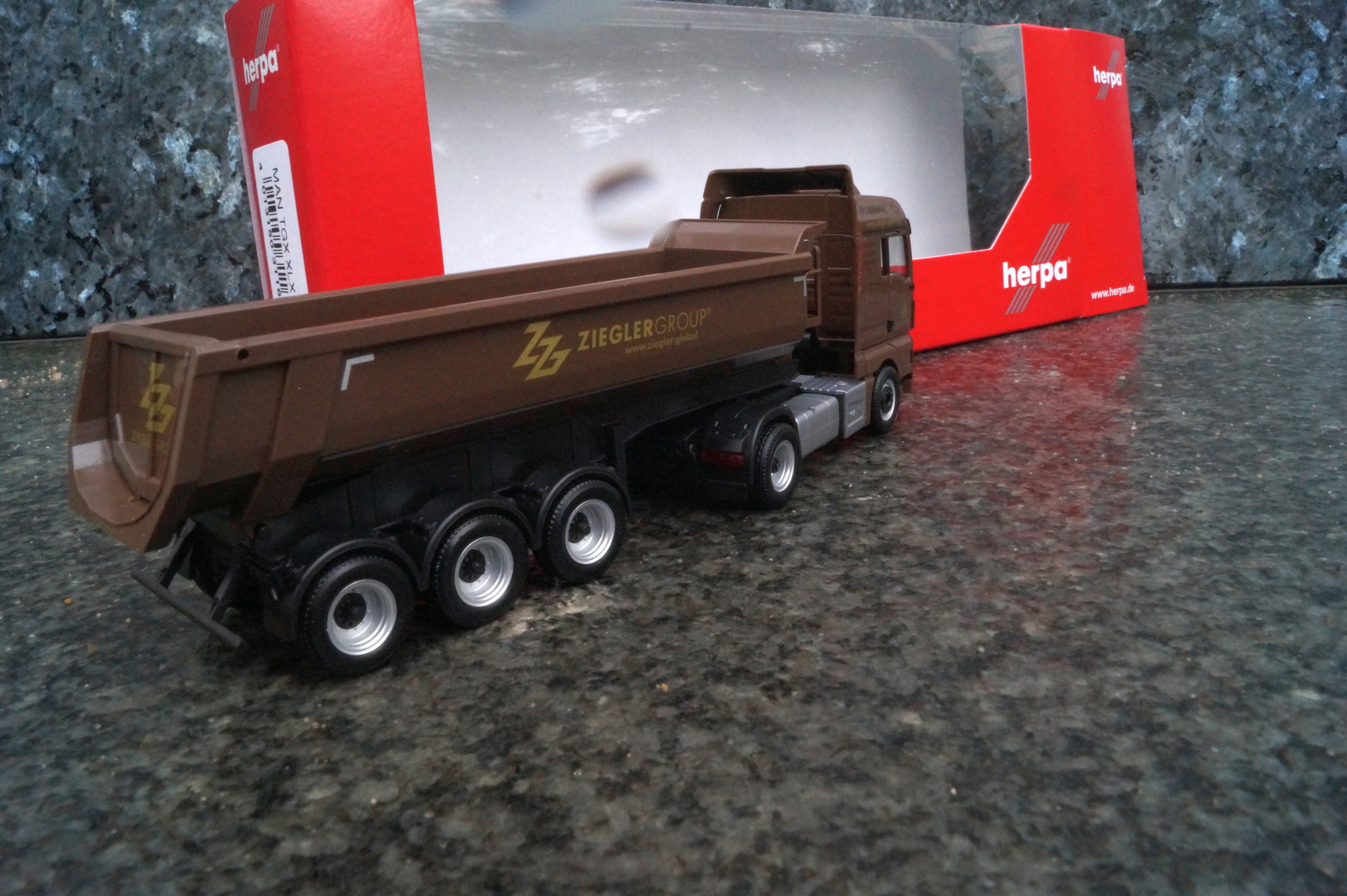 311687 - Herpa - MAN TGX XLX Euro6c Rundmulden-Sattelzug "Ziegler Group"
