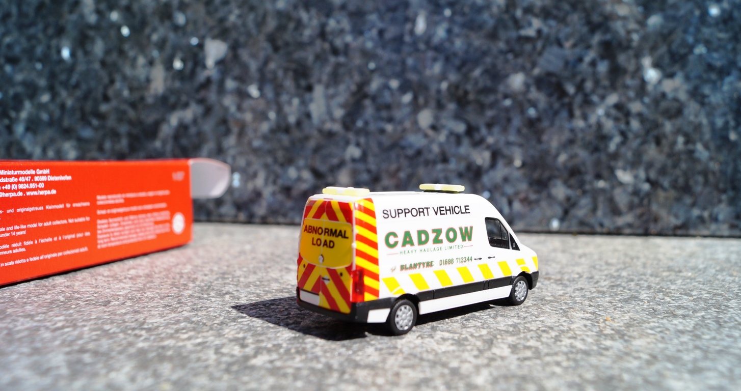 093897 - Herpa -Volkswagen Crafter Kasten Hochdach Begleitfahrzeug "Cadzow" (GB)
