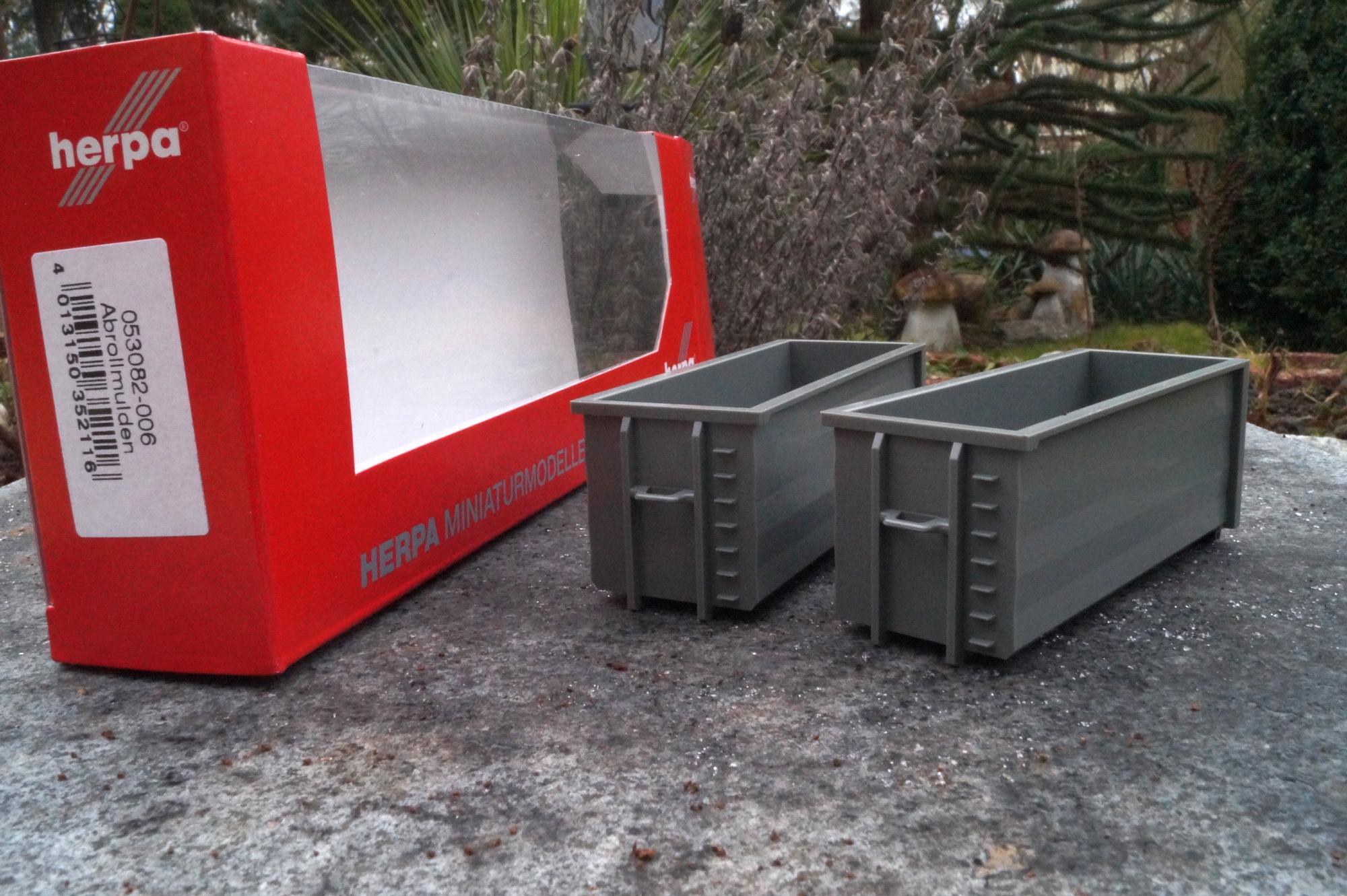 053082-6 -Herpa -Zubehör Abrollmulden, grau (2 Stück)