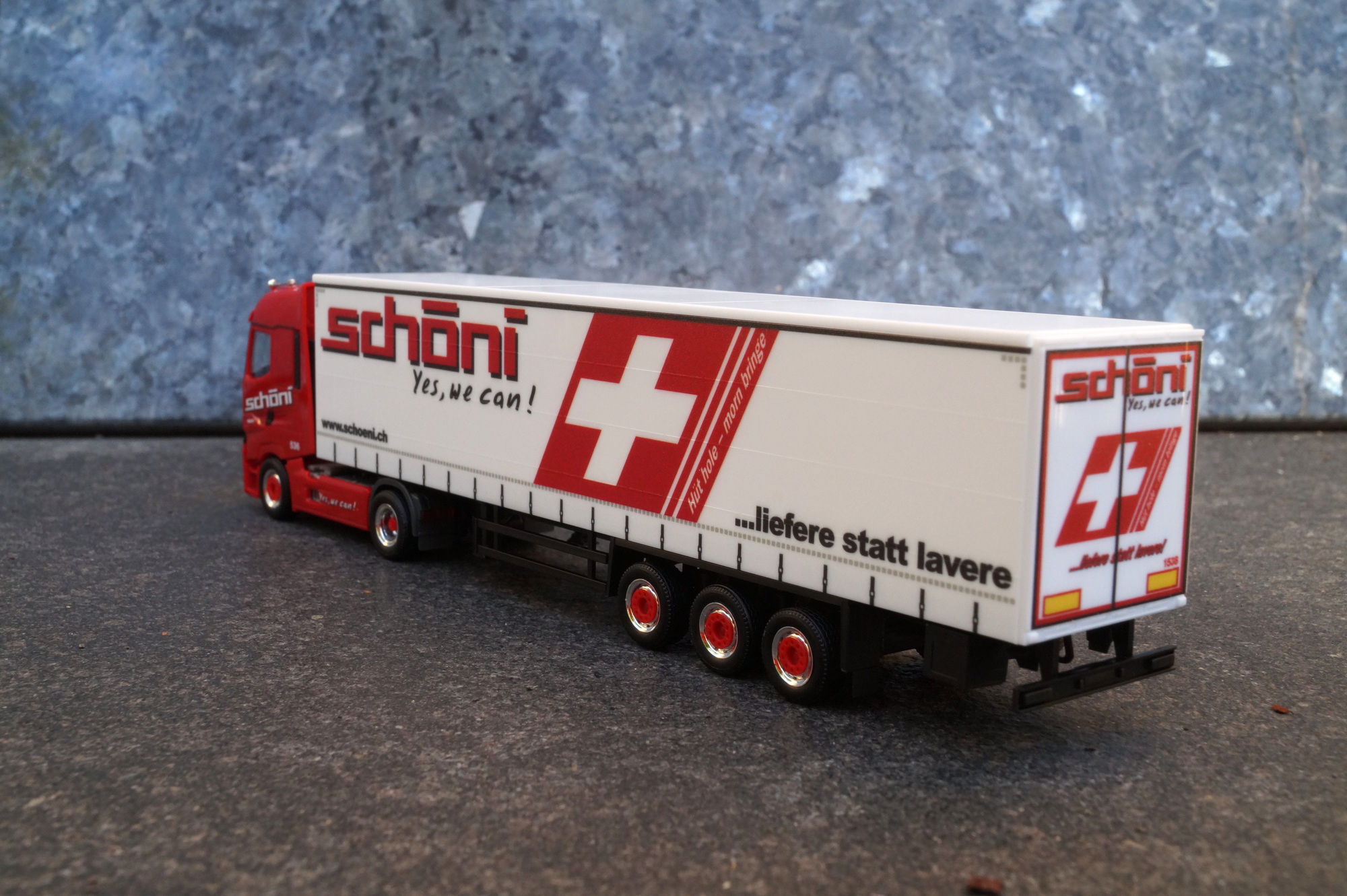 945172 - Herpa -Renault T Facelift Gardinenplanen Sattelzug "Schöni" CH