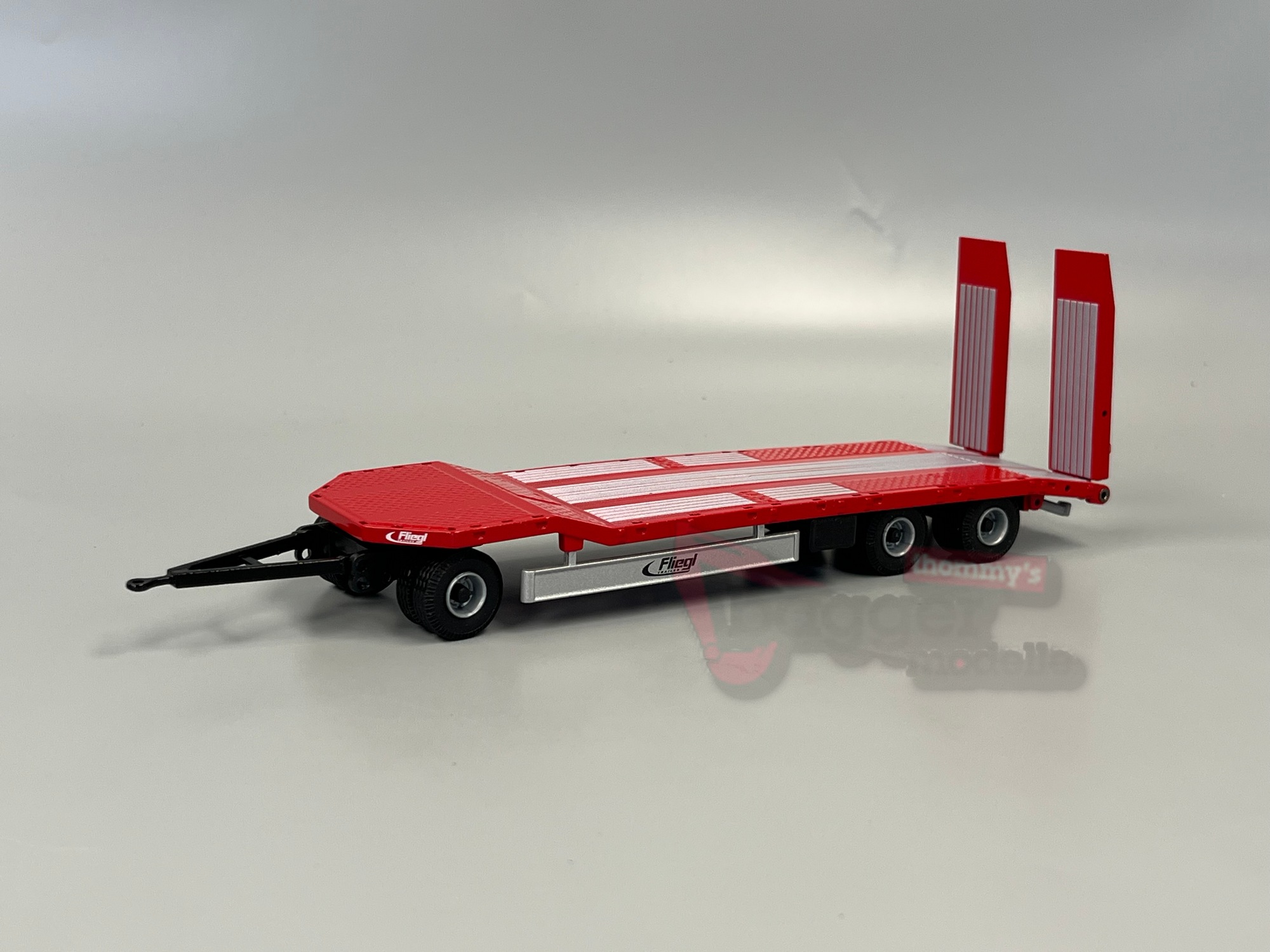 98028-01 - Conrad - Fliegl 3achs Tiefladeranhänger mit Auffahrrampen - rot