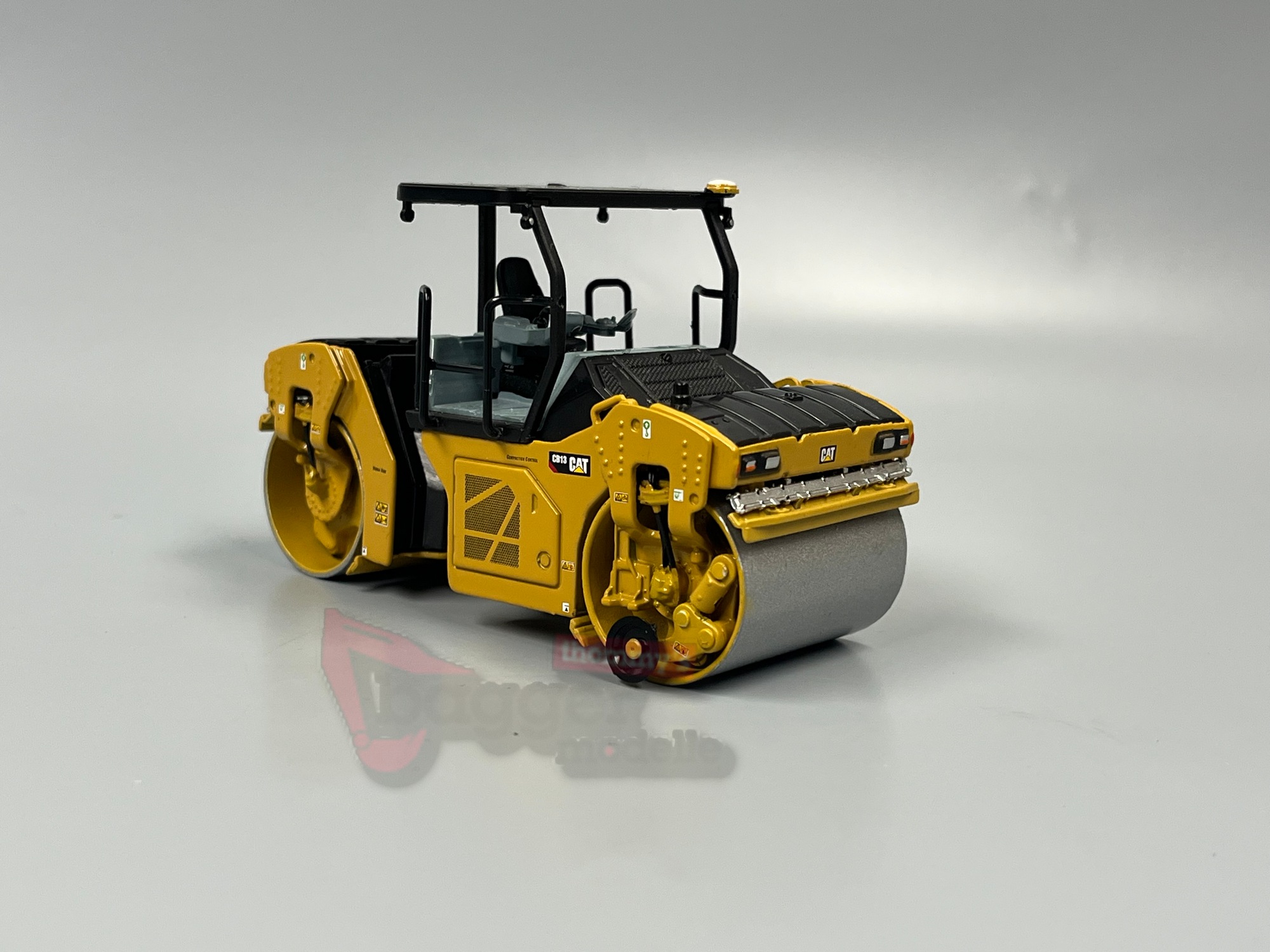 85594 -DCM - CAT CB-13 Tandem Vibratory Walze mit Seilwinde ohne Kabine