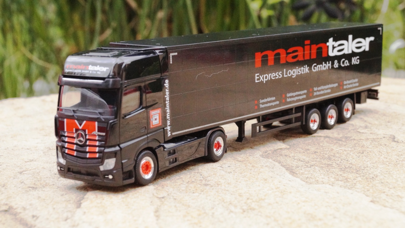 306300 - Herpa - Mercedes-Benz Actros Gigaspace Gardinenplanen-Sattelzug "Maintaler"