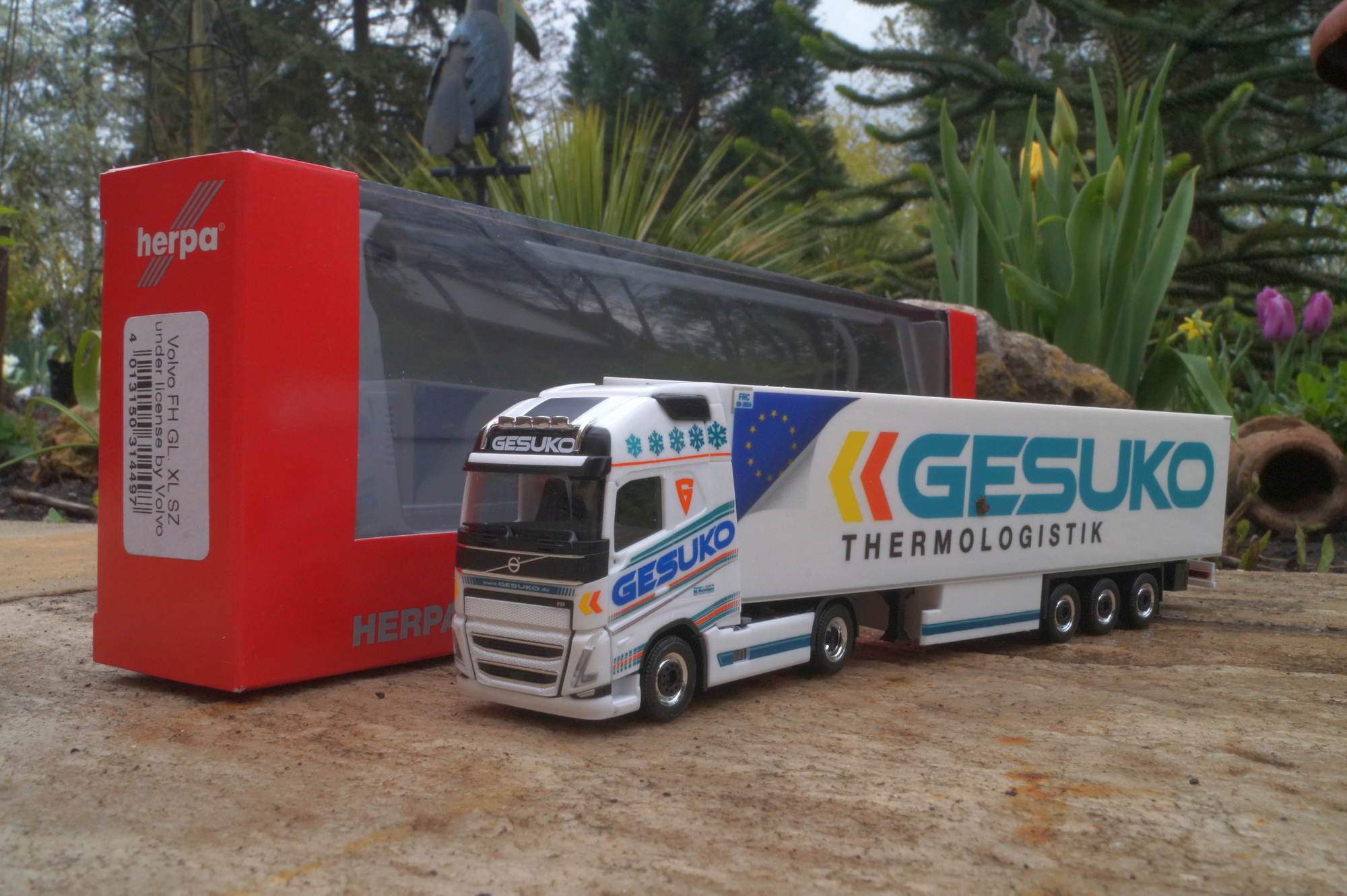 314497 -Herpa - Volvo FH Gl. XL 2020 Kühlkoffer-Sattelzug „GESUKO“ (Hessen/Hauneck)