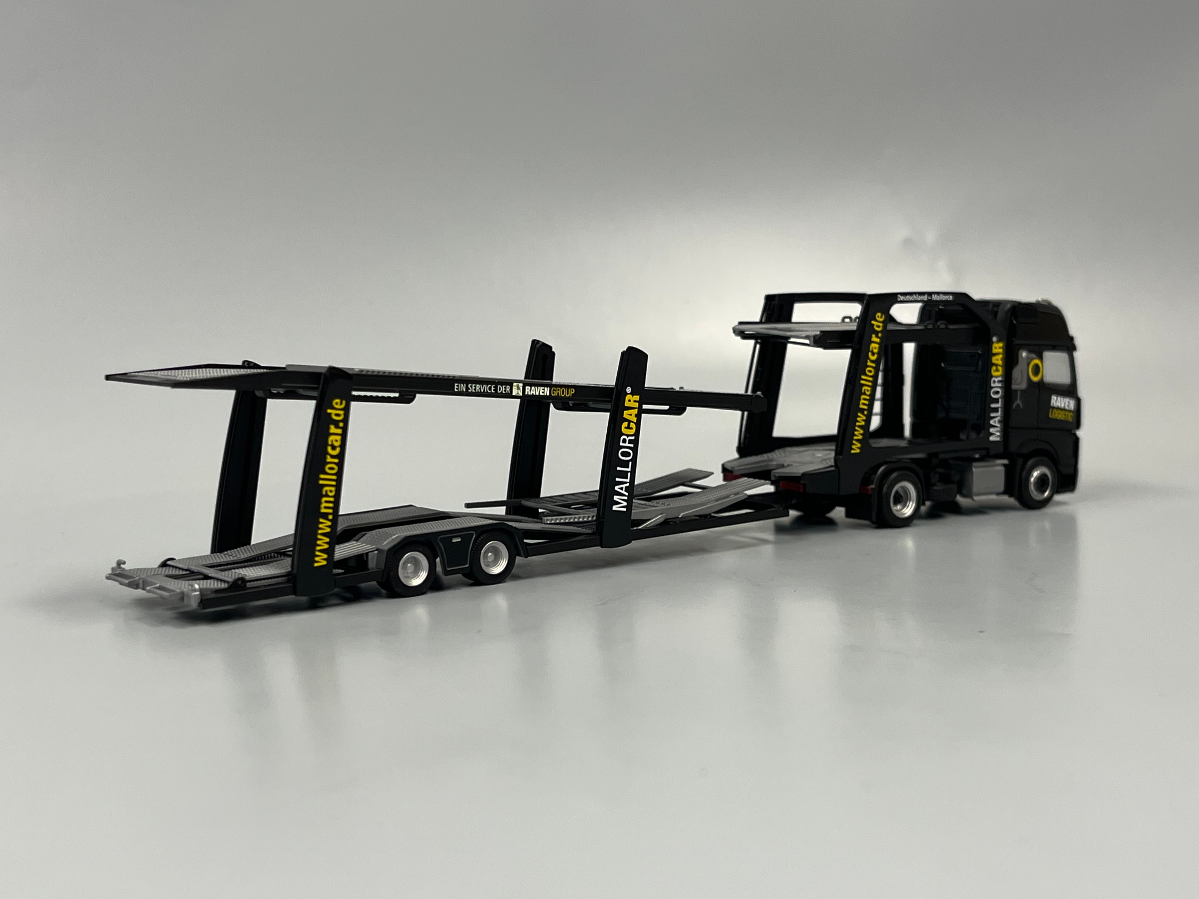321372 - Herpa - Mercedes-Benz Actros L 18 Gigaspace Autotransporter-Hängerzug "Raven Logistic" 