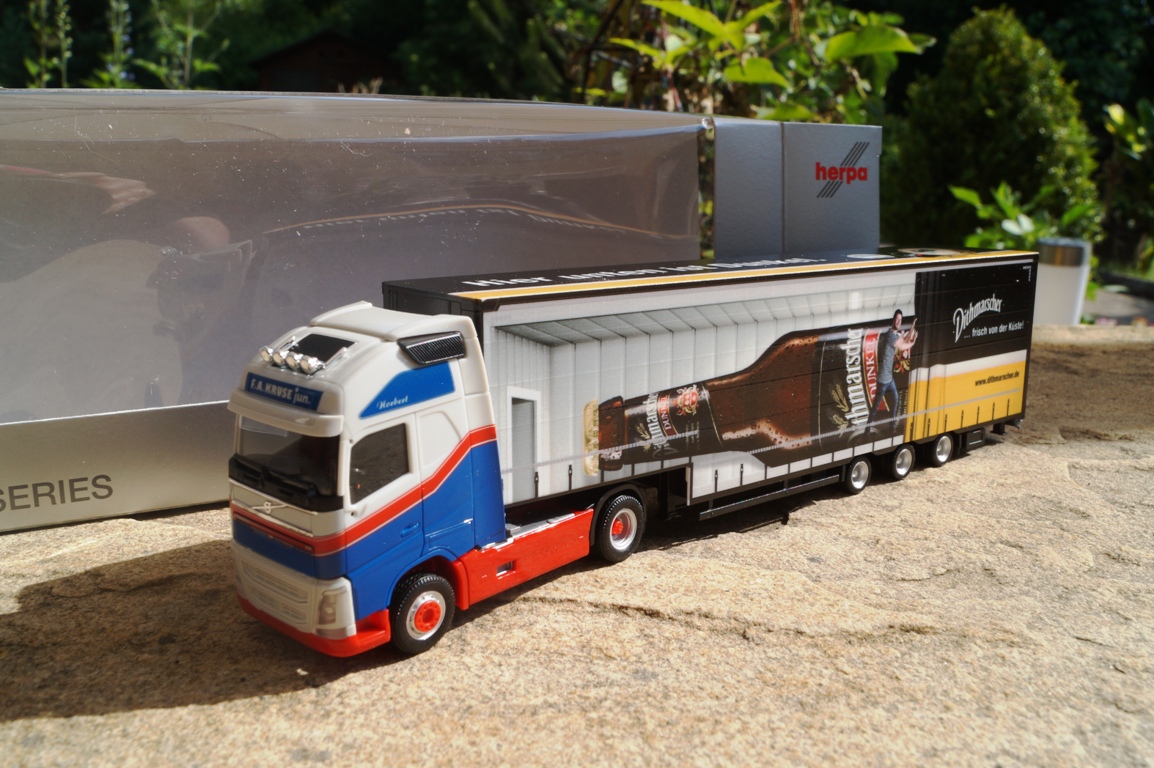 926775 - Herpa - Volvo FH GL XL Gardinenplanen Sattelzug  "Dithmarscher"
