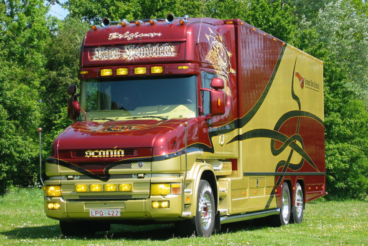 01-5389 - WSI - Scania 4 Serie Torpedo Topline 6x2 Solokoffer - Koen Hendrickx - BE