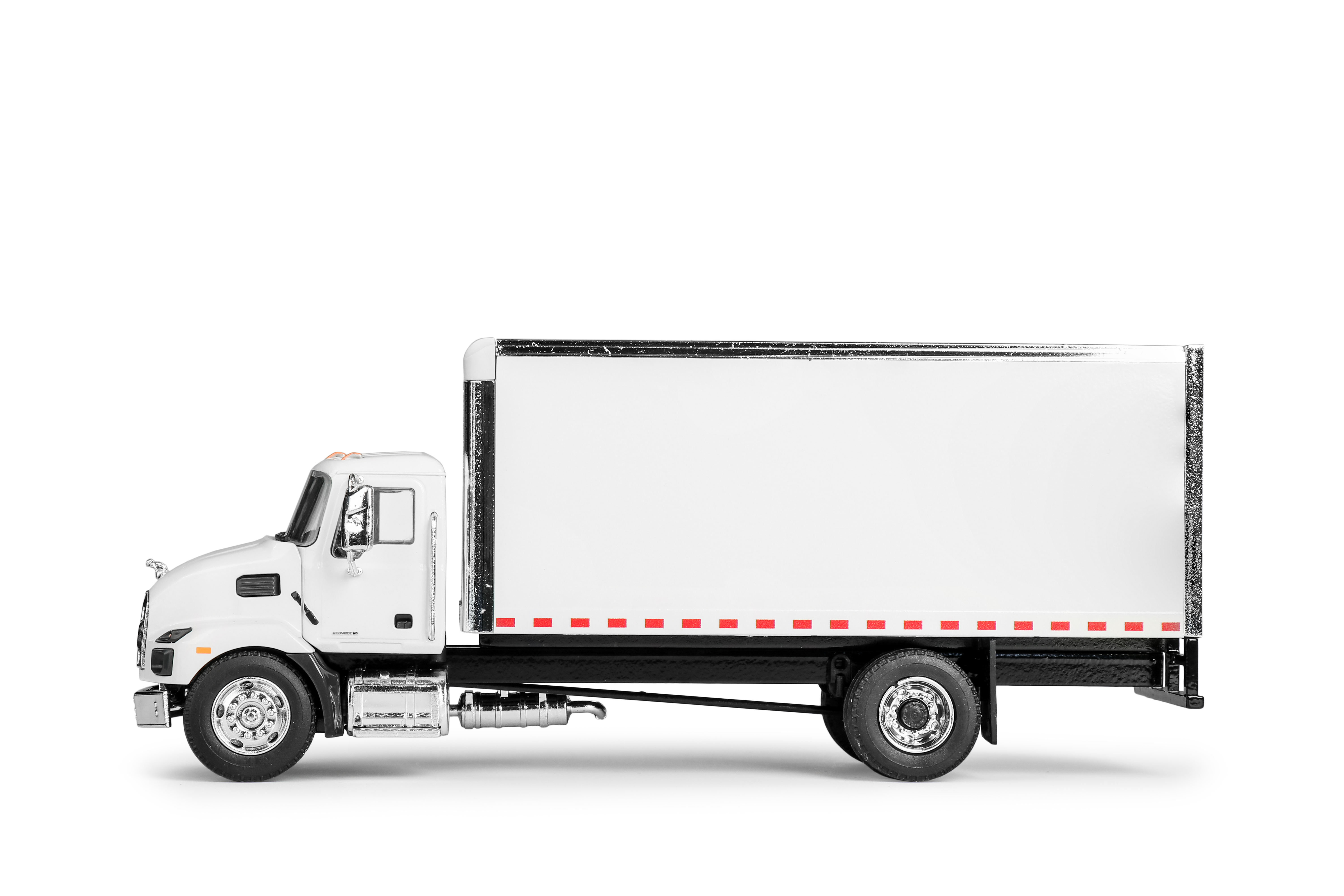 83261 - Conrad - MACK  MD mit Kofferaufbau weiß